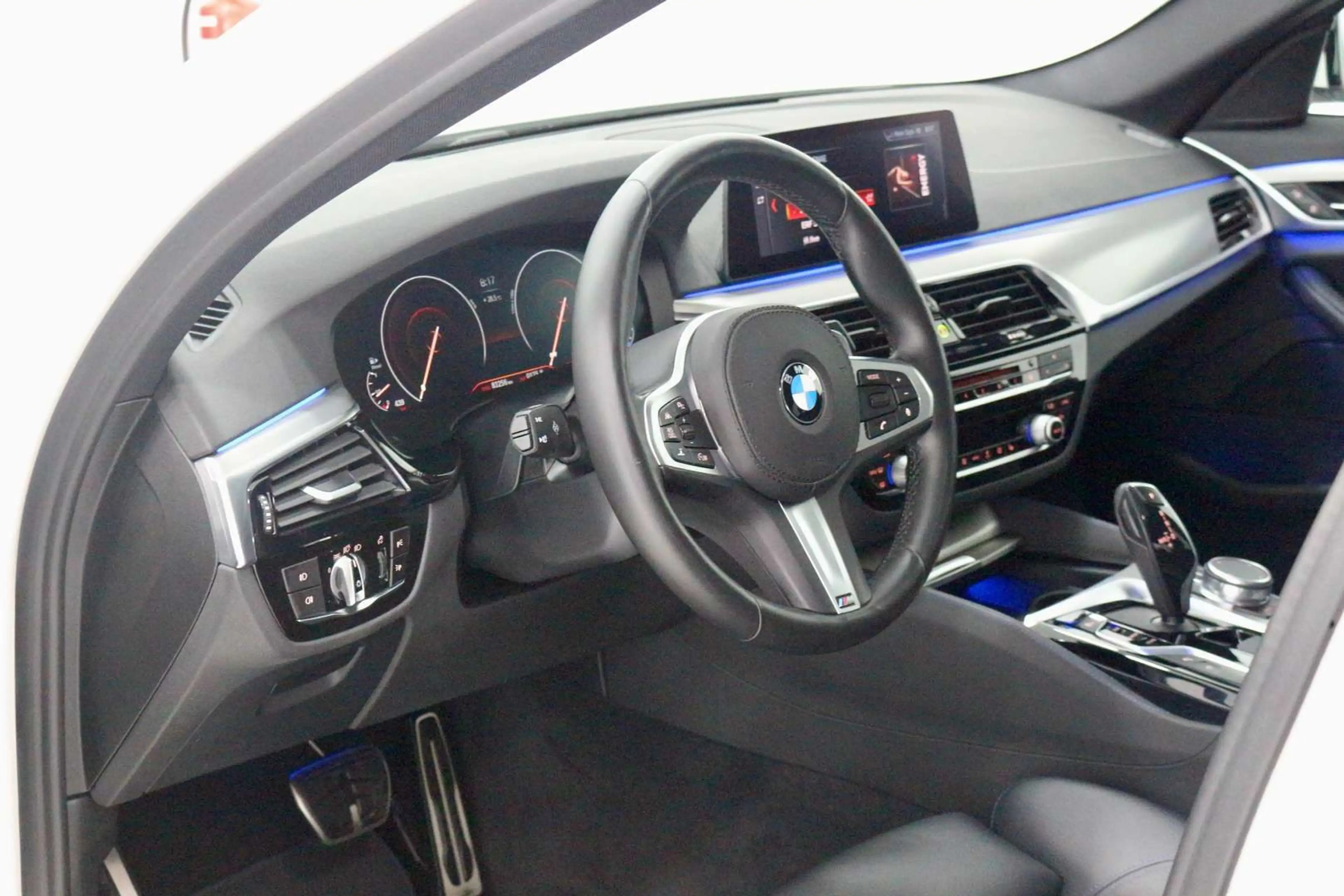 BMW 530 d xDrive *M-Sportpaket*Schiebedach*Leder* — photo 9