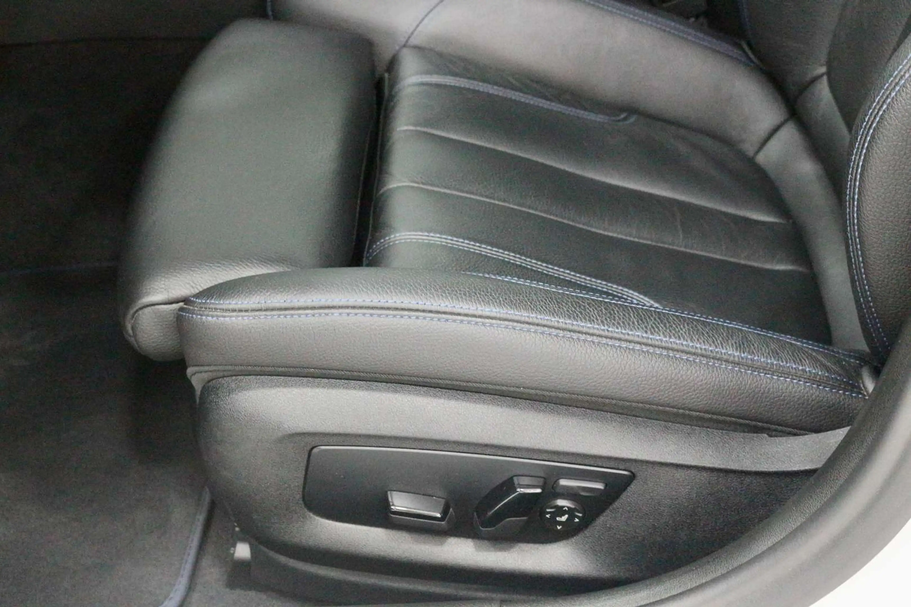 BMW 530 d xDrive *M-Sportpaket*Schiebedach*Leder* — photo 12
