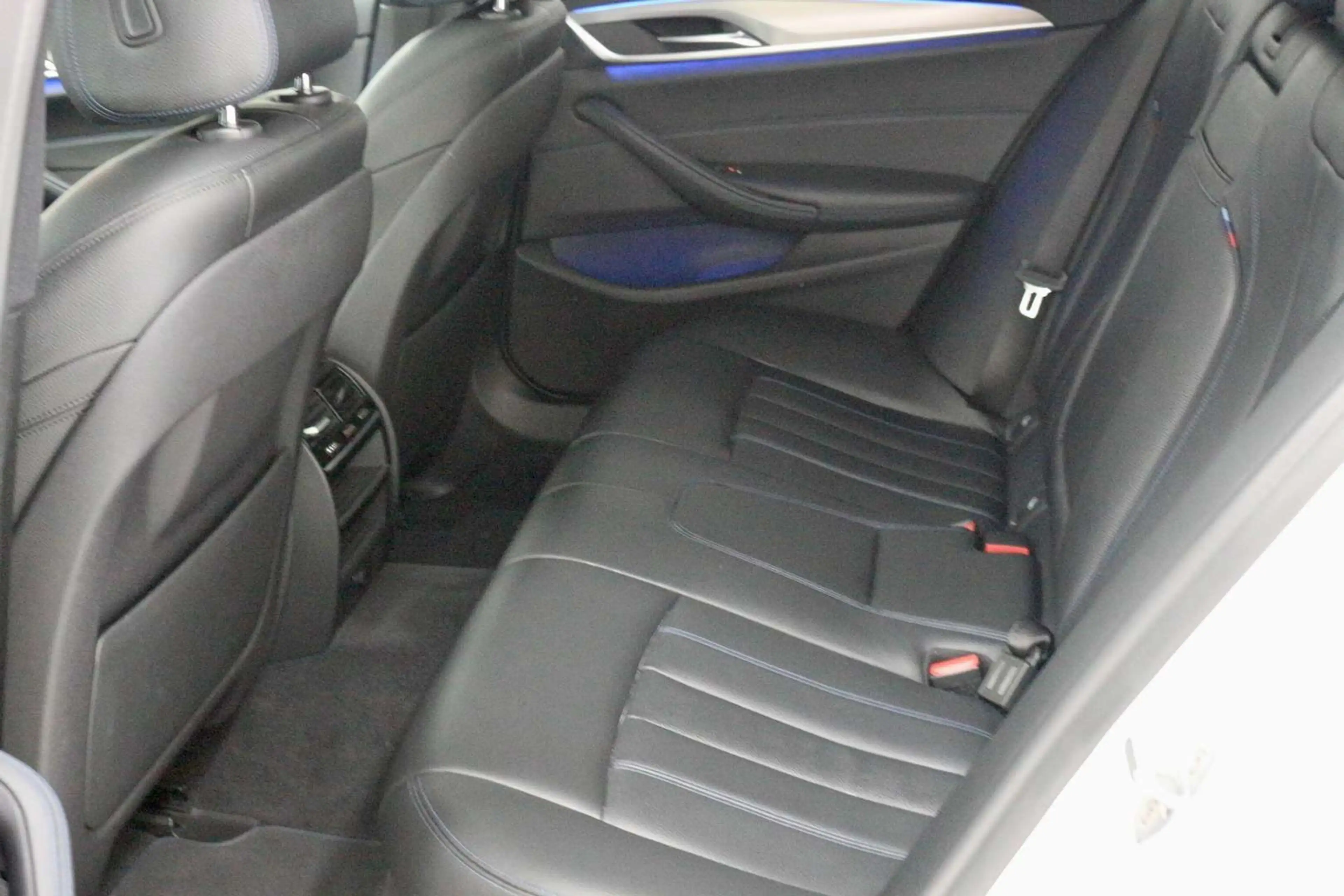 BMW 530 d xDrive *M-Sportpaket*Schiebedach*Leder* — photo 15