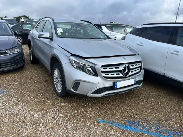 Mercedes-Benz GLA 180 Classe GLA 180 1.5 CDi 109 Inspiration 7G-DCT / FK020