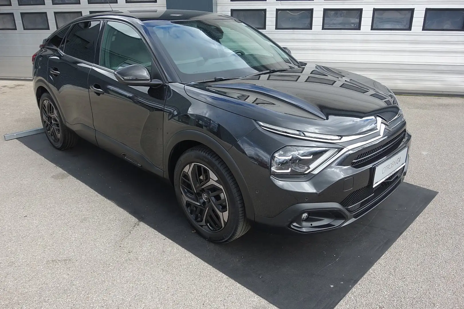 Citroen C4 BlueHDI 130 S&S Shine Edition EAT8 Aut. Schwarz - 1