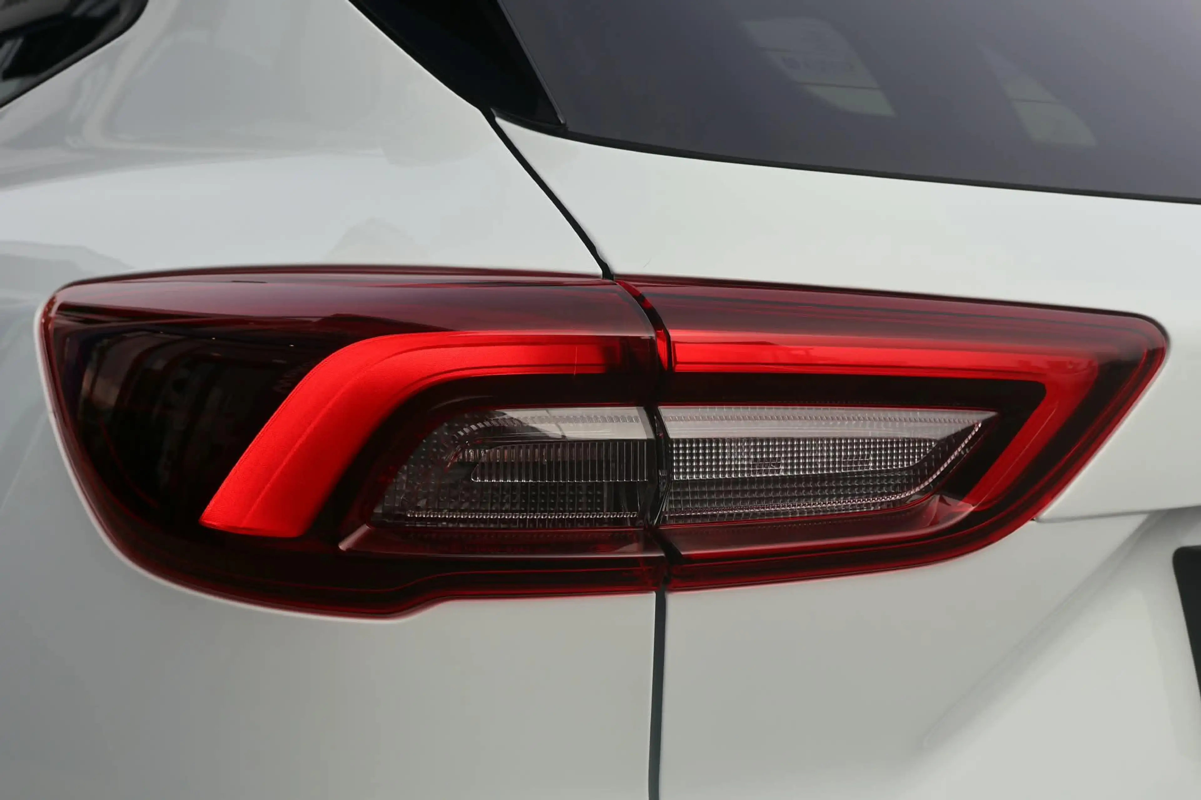 Ford Kuga 2.5 PHEV ST-Line X | Black Package | Pano | Elektr — photo 11