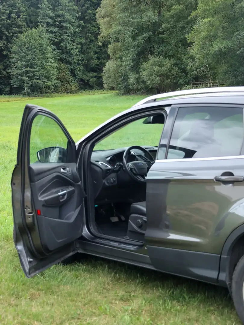 Ford Kuga 2,0 TDCi Titanium Start/Stop Powershift Aut. AWD - 2