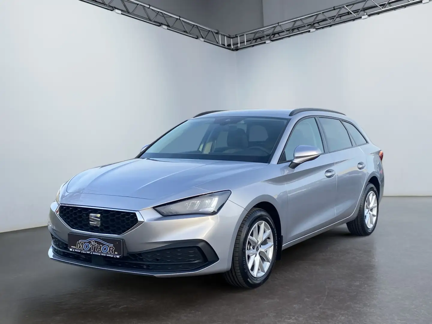 SEAT Leon Sportstourer Style 1.0 TSI DSG LED NAVI Silber - 2