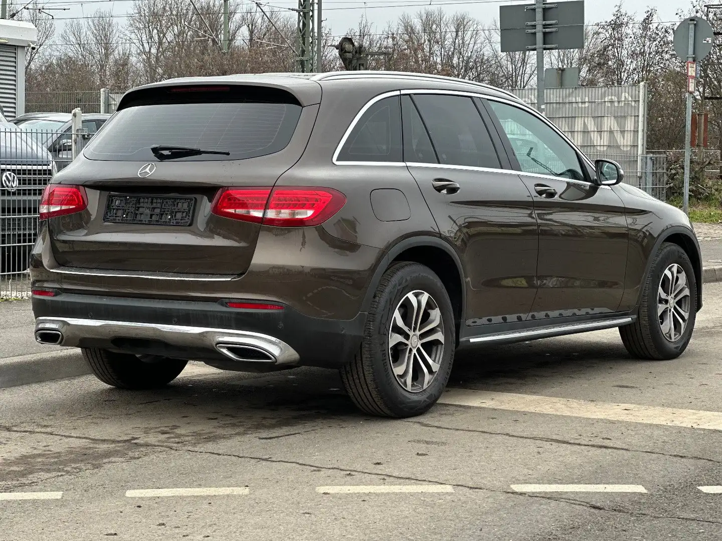 Mercedes-Benz GLC 220 d 4 MATIC EXCLUSIVE*AHK+KAM* Brun - 2
