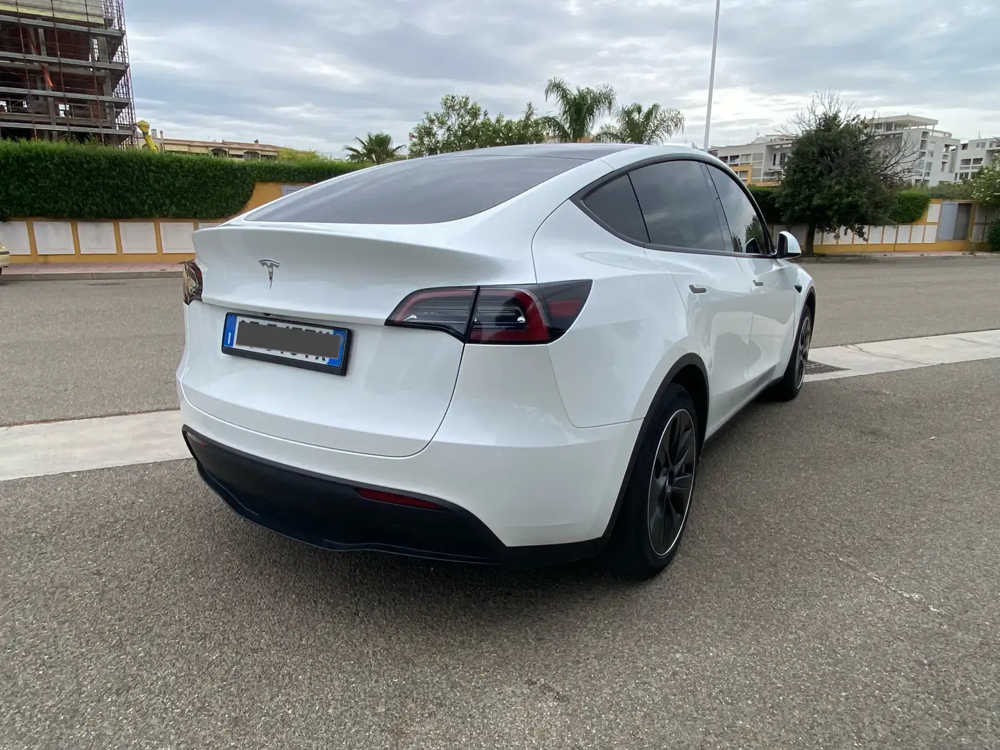 Tesla Model Y standard Range - 2