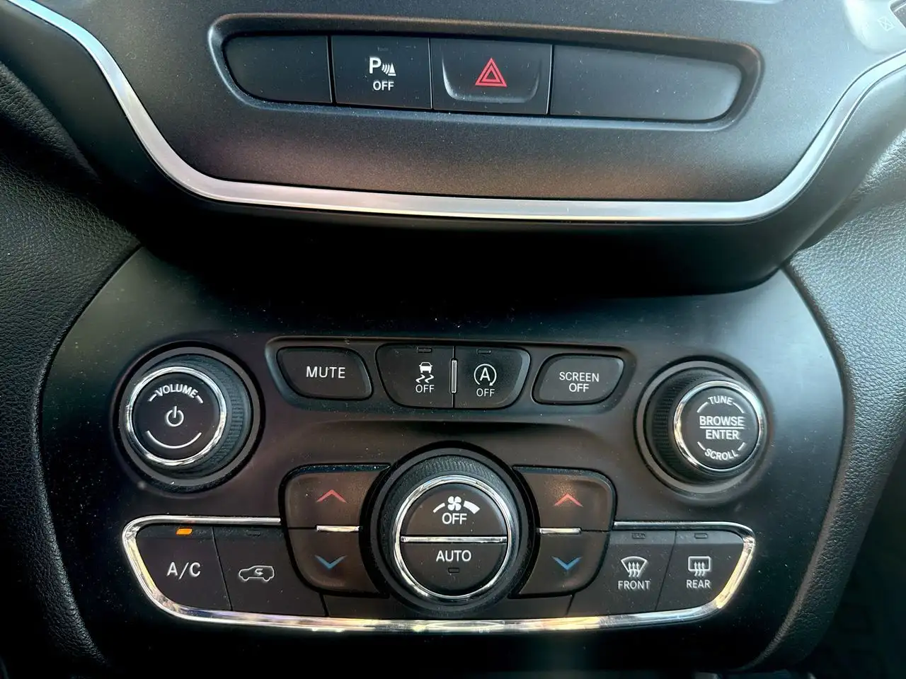 Jeep Cherokee photo Jeep Cherokee