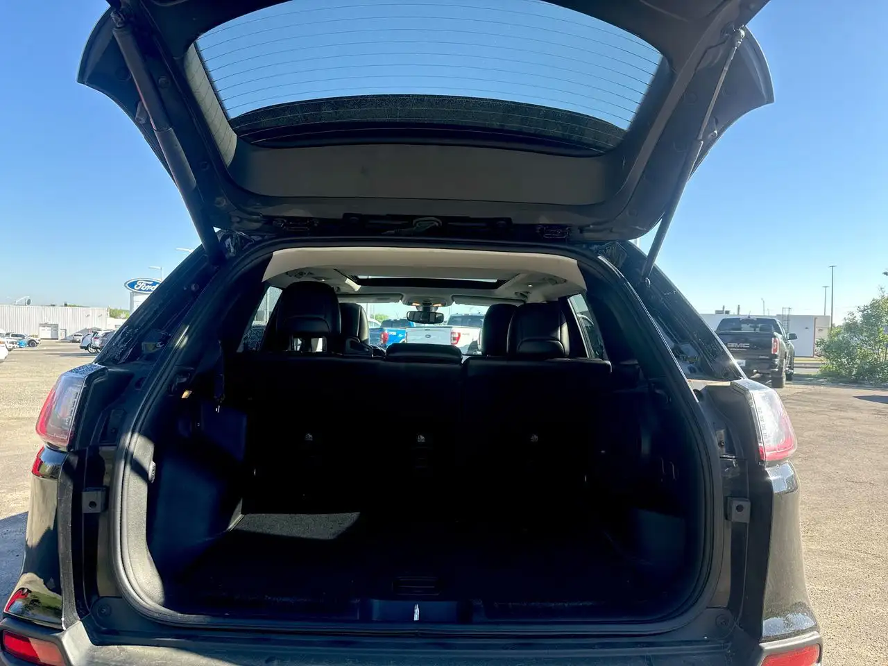 Jeep Cherokee photo Jeep Cherokee
