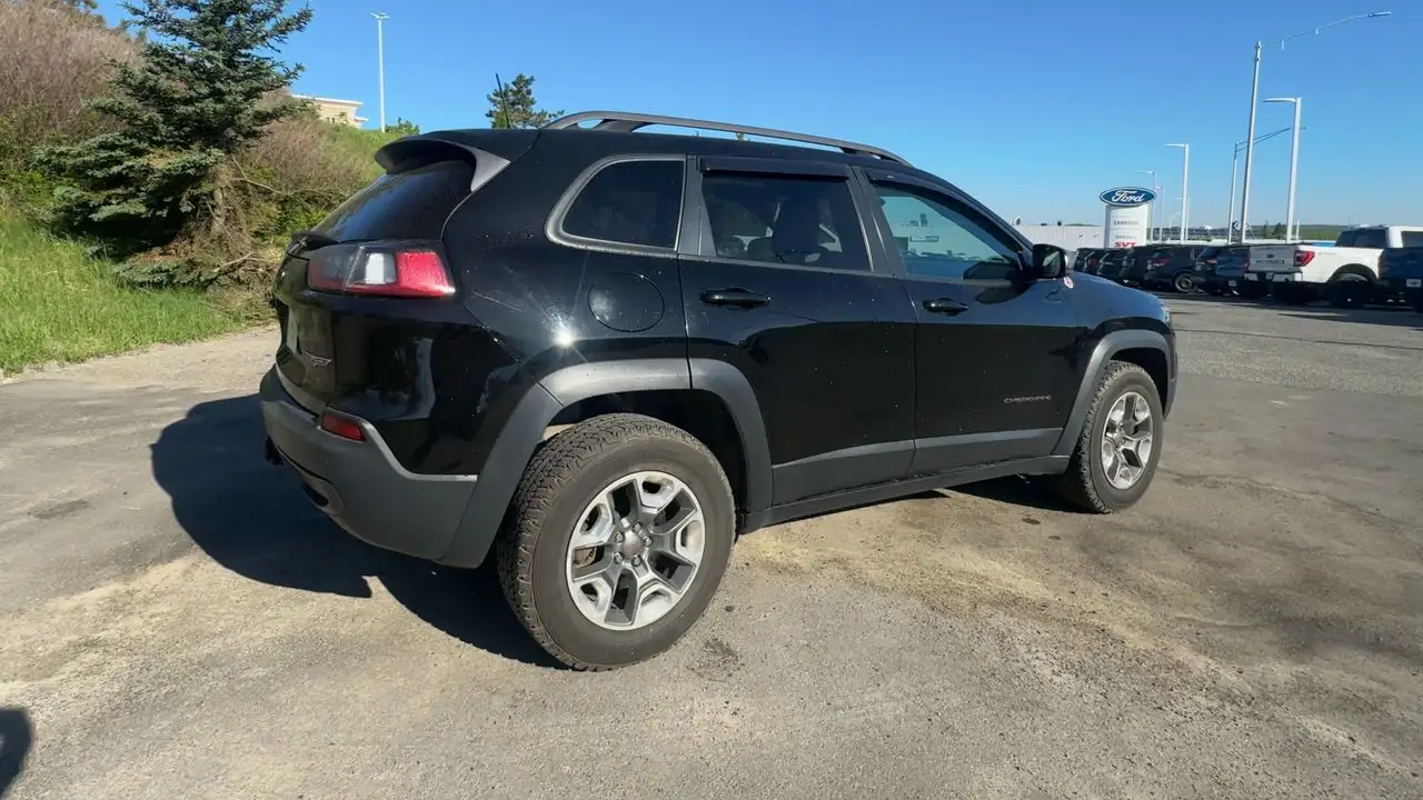 Jeep Cherokee photo Jeep Cherokee