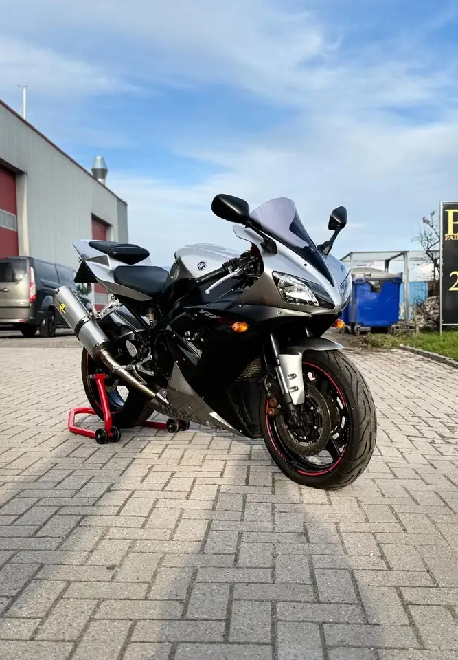 Yamaha YZF-R1