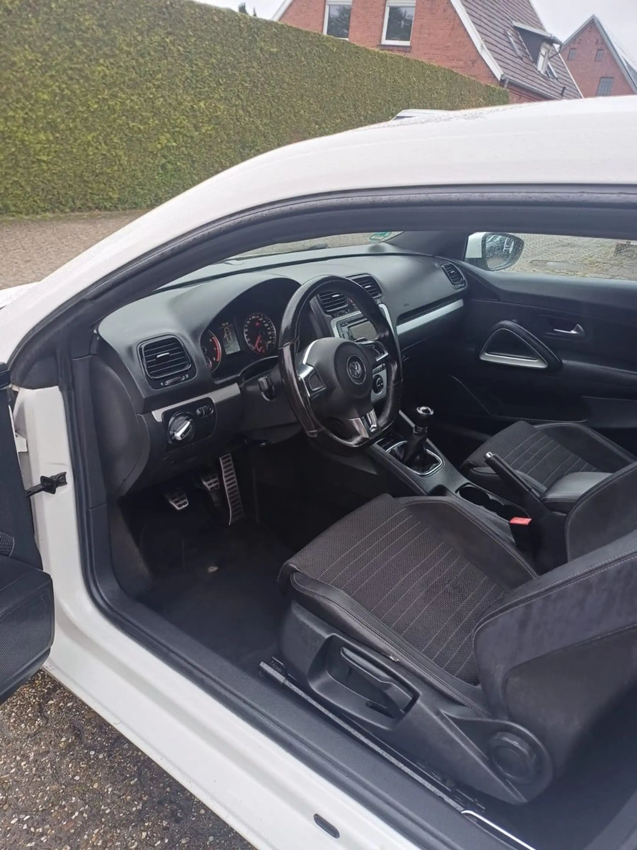 Volkswagen Scirocco 2.0 TSI 147 kW — photo 9