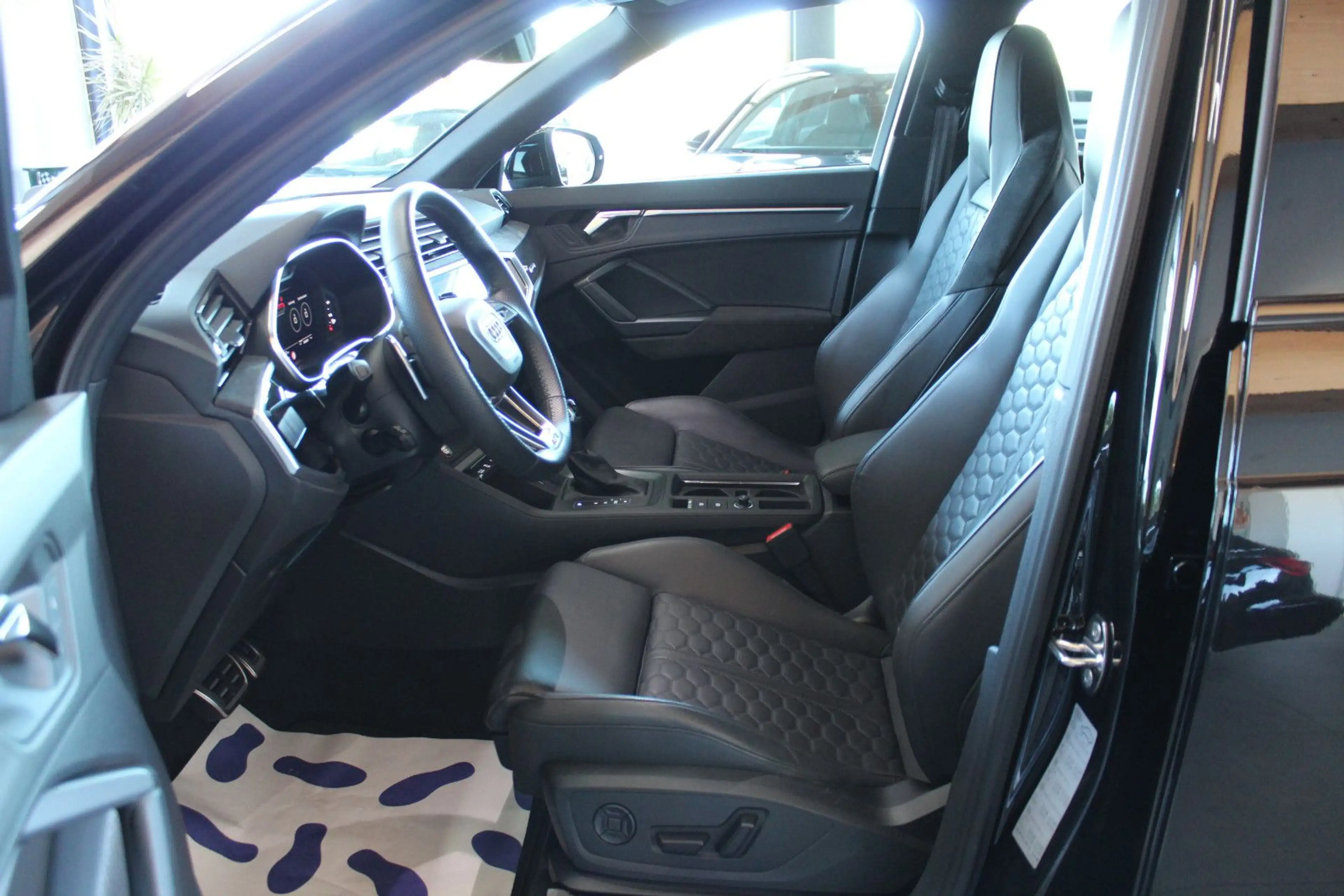 Audi RS Q3 2.5 TFSI quattro*21 ZOLL*RS ABGAS*360°* — photo 7