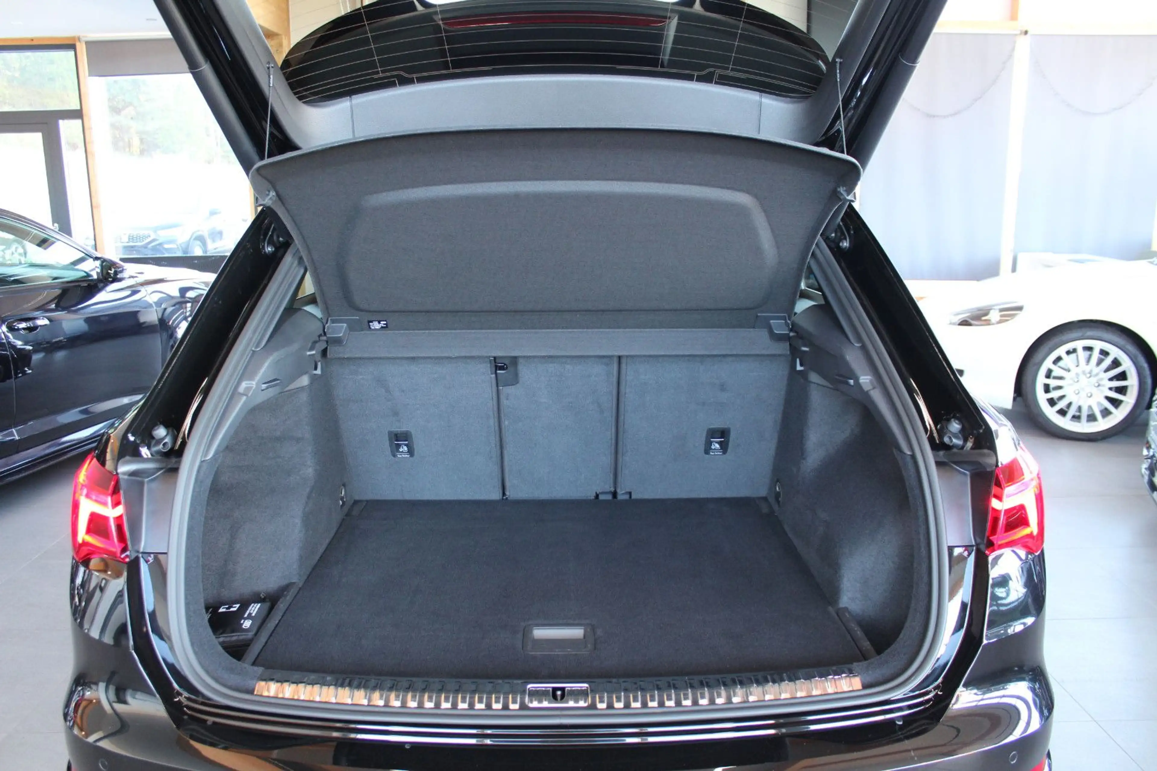 Audi RS Q3 2.5 TFSI quattro*21 ZOLL*RS ABGAS*360°* — photo 13
