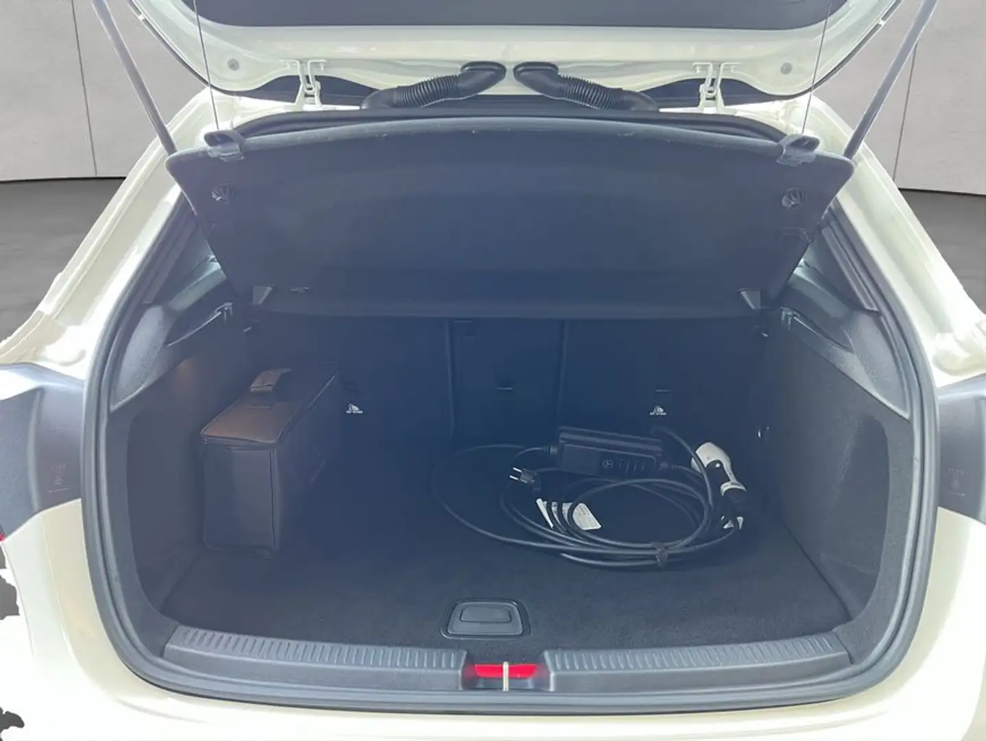 Mercedes-Benz A 250 A-Klasse Blanc - 2