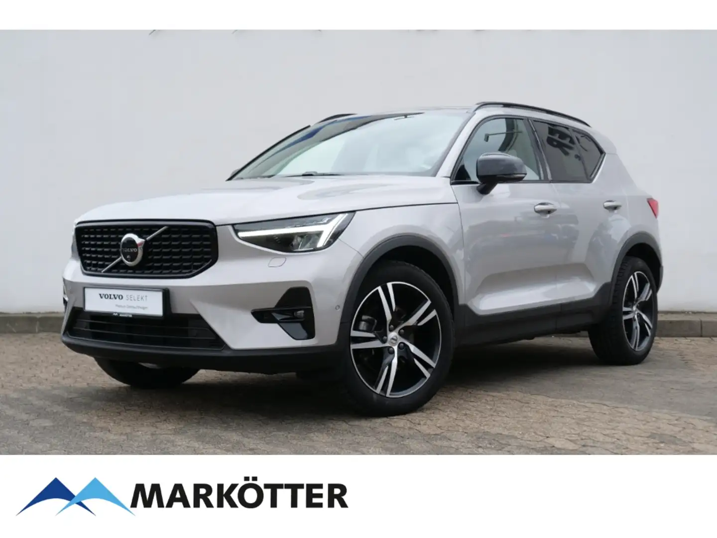 Volvo XC40 B3 Plus Dark PANO/360CAM/ACC/BLIS/Pixel LED Silber - 1