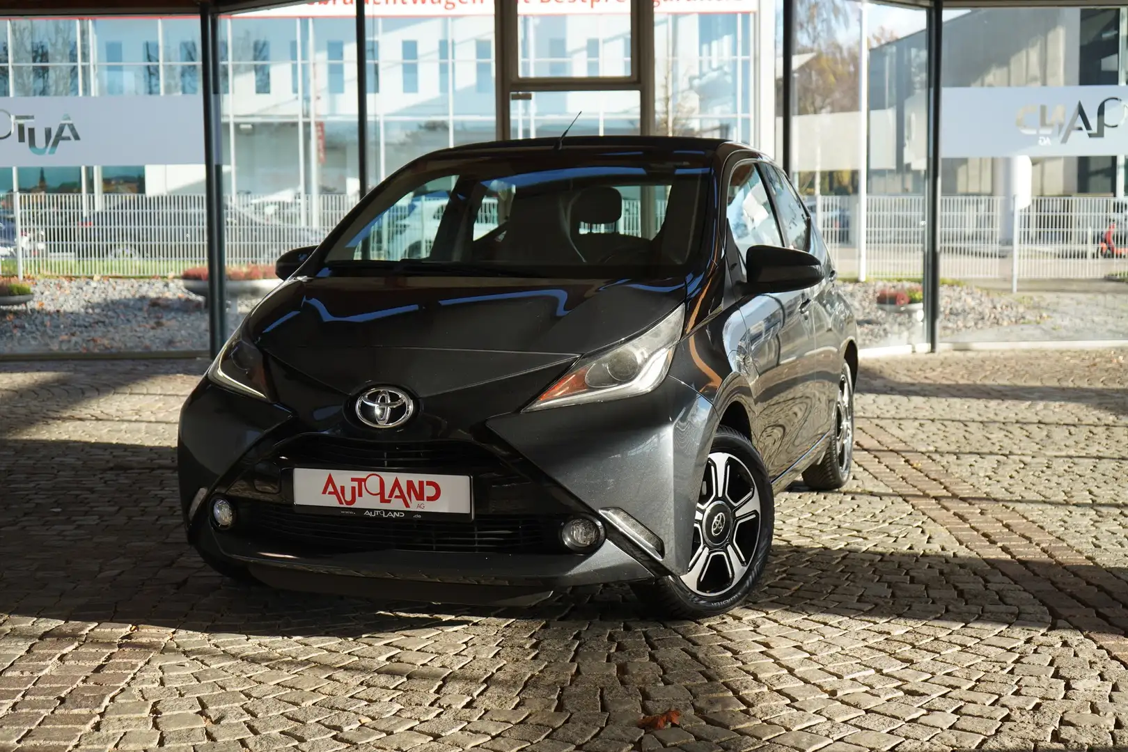 Toyota Aygo AYGO 1.0 x Navi Klima Touchscreen Tagfahrlicht Noir - 2