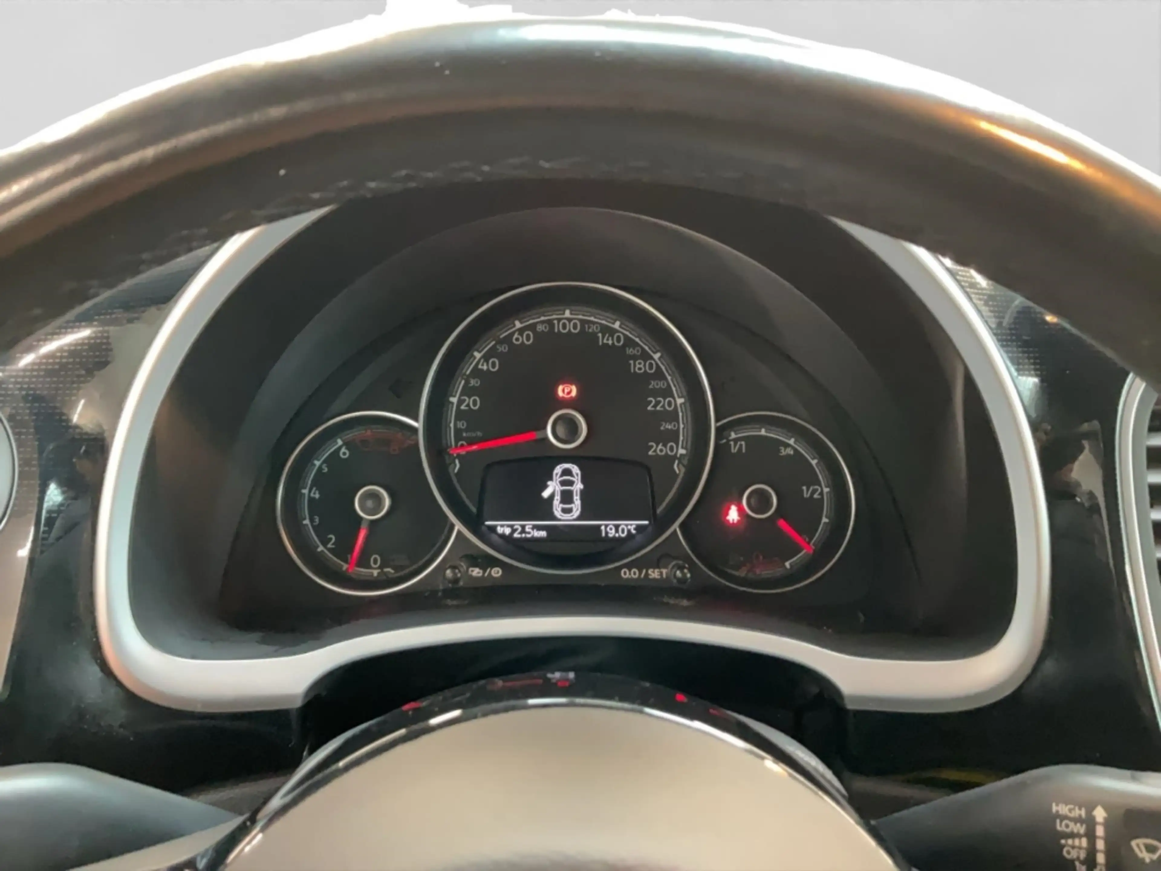 Volkswagen Beetle Cabrio 1.2 TSI Sound Alu PDC App-Connect Temp. Sit — photo 10