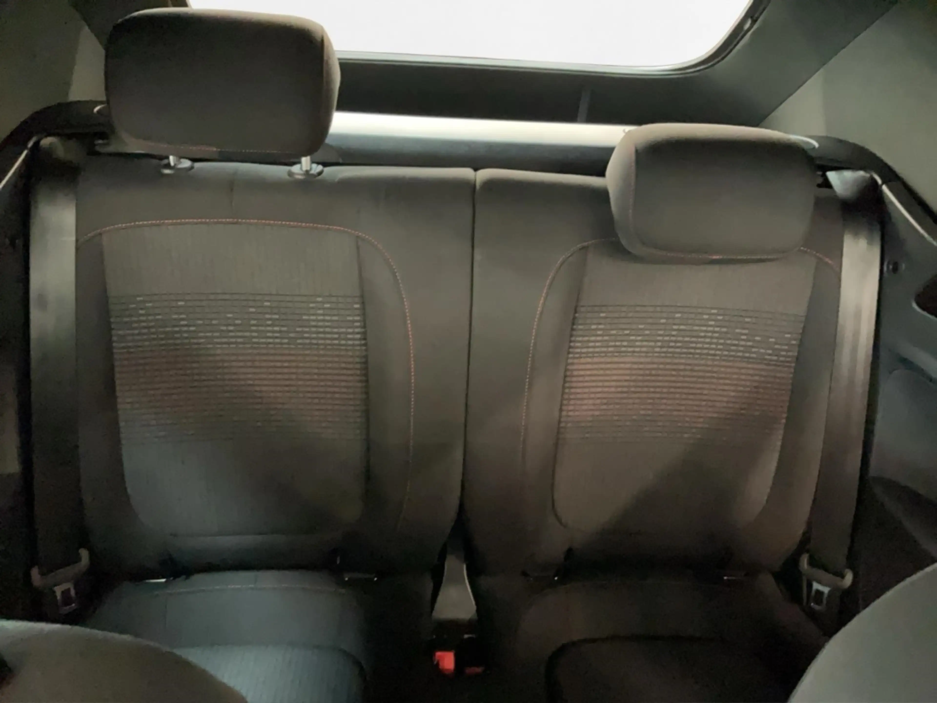 Volkswagen Beetle Cabrio 1.2 TSI Sound Alu PDC App-Connect Temp. Sit — photo 12