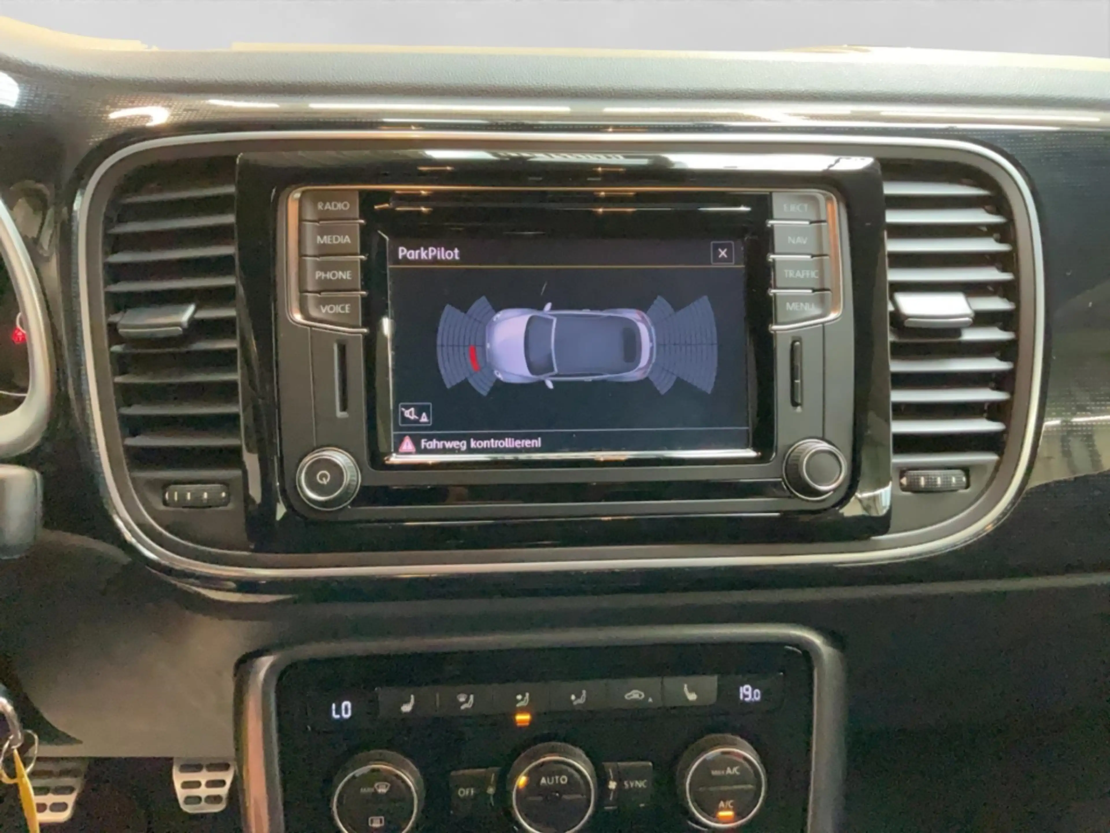 Volkswagen Beetle Cabrio 1.2 TSI Sound Alu PDC App-Connect Temp. Sit — photo 15