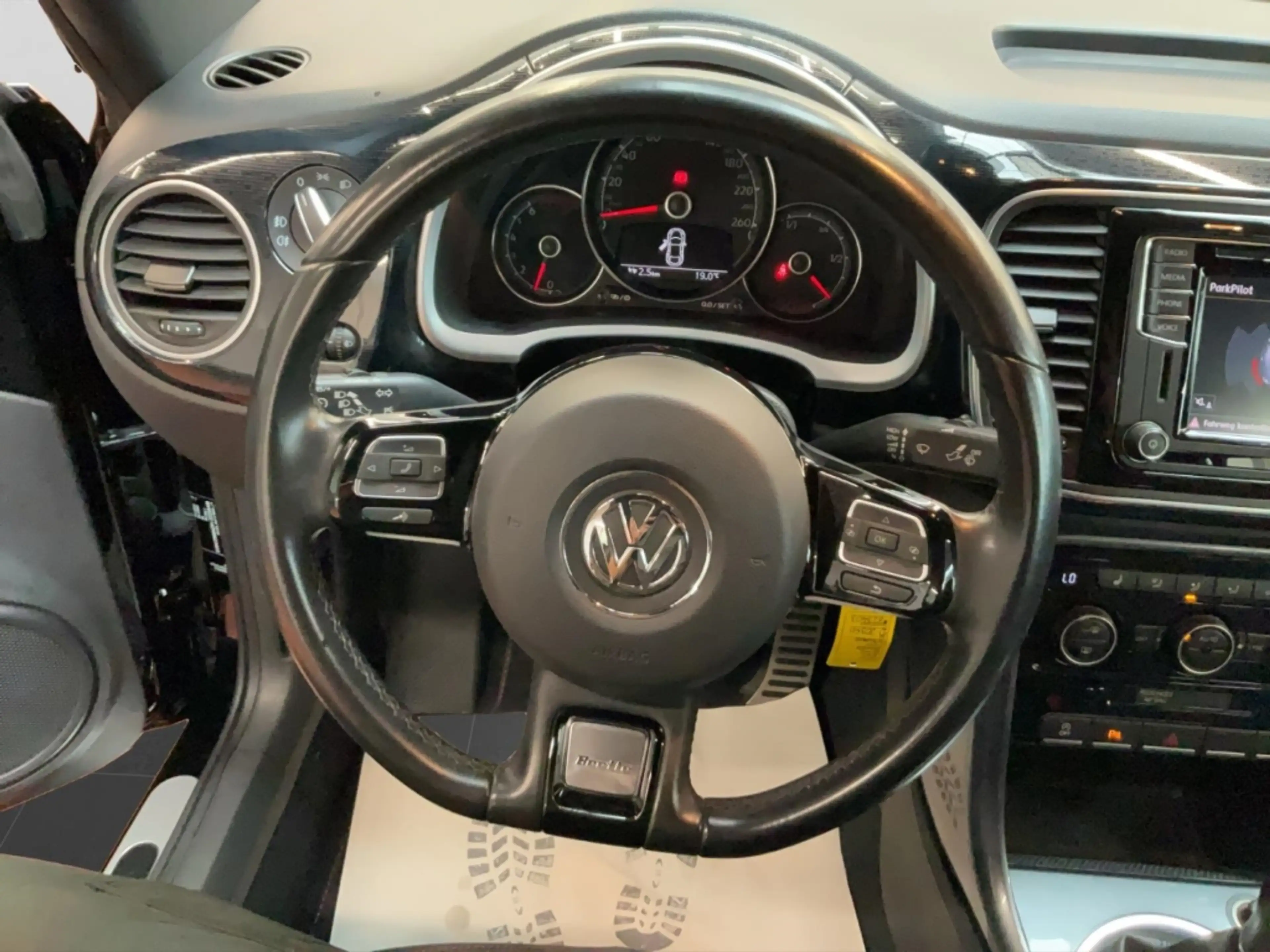 Volkswagen Beetle Cabrio 1.2 TSI Sound Alu PDC App-Connect Temp. Sit — photo 9