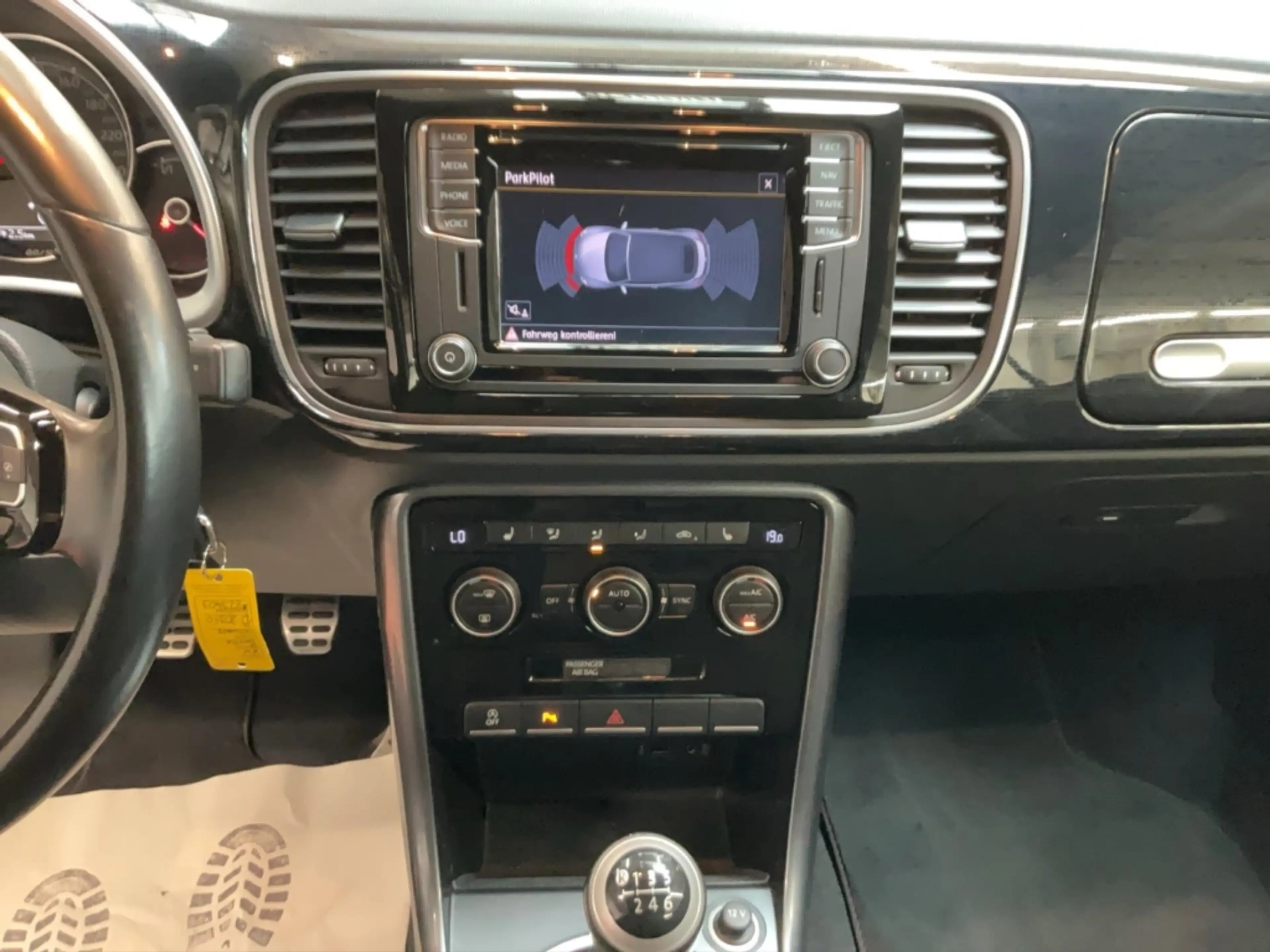 Volkswagen Beetle Cabrio 1.2 TSI Sound Alu PDC App-Connect Temp. Sit — photo 14