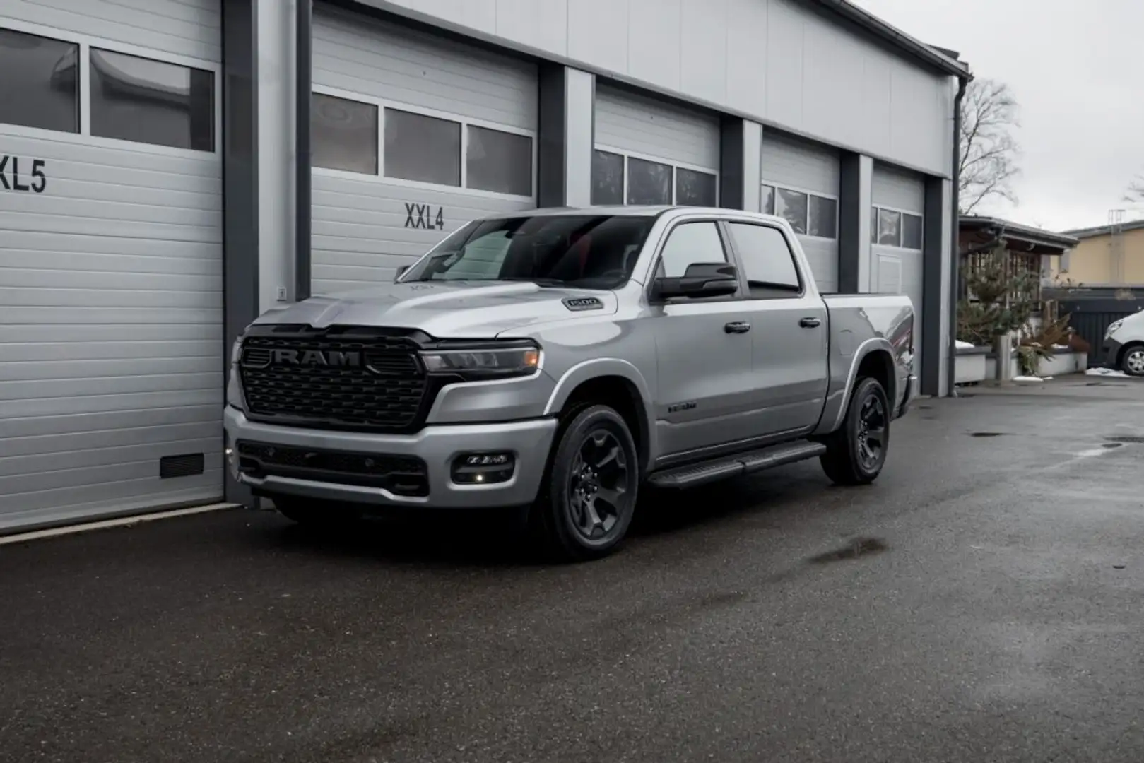 RAM 1500 Ram 1500 Big Horn Night Crew Cab 5'7''-Bed 4x4 Silber - 1