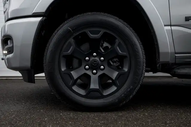 RAM 1500 Ram 1500 Big Horn Night Crew Cab 5'7''-Bed 4x4 Ansicht 10