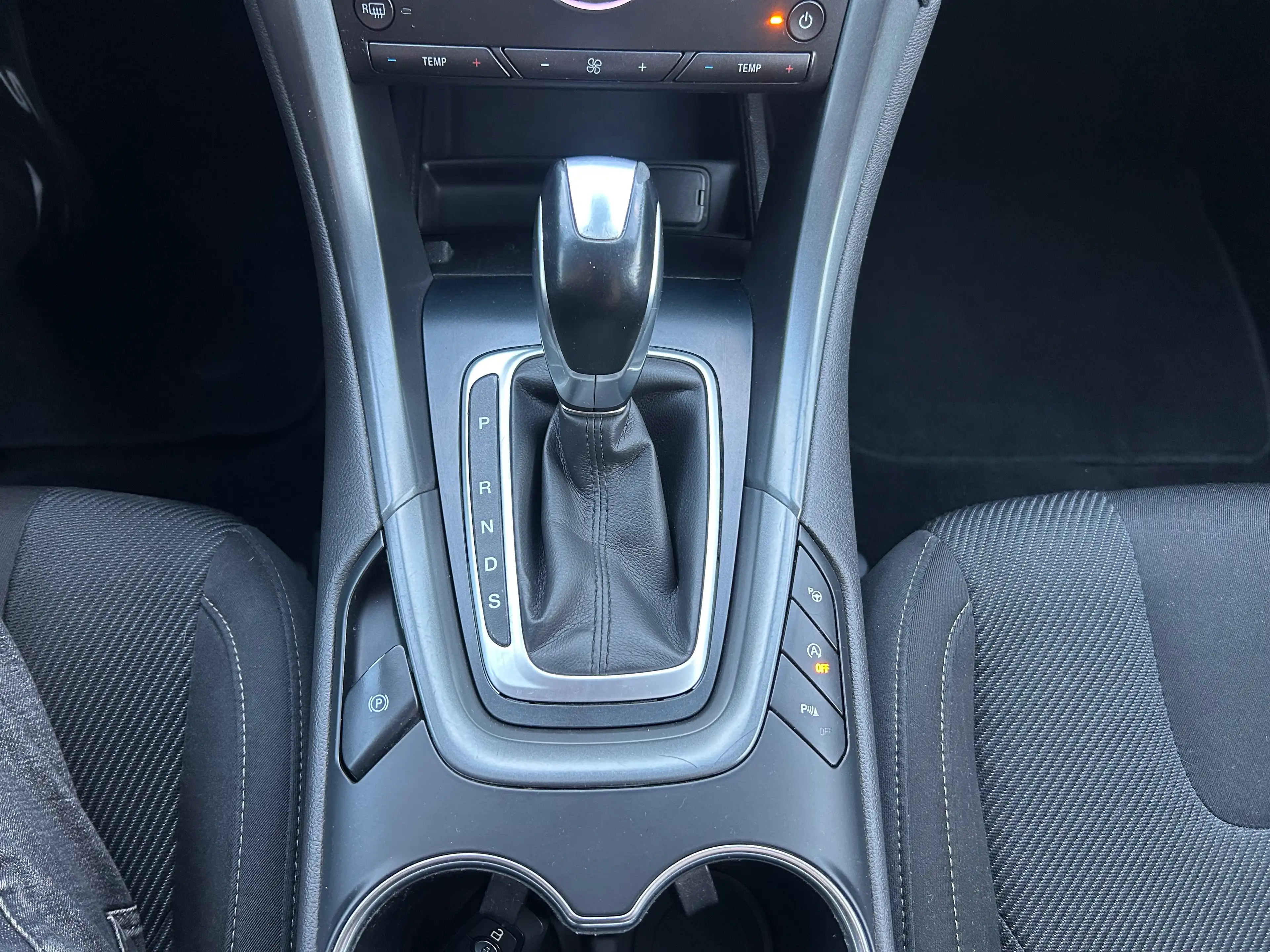 Ford Mondeo Mondeo 2.0 TDCi Automatique — photo 8