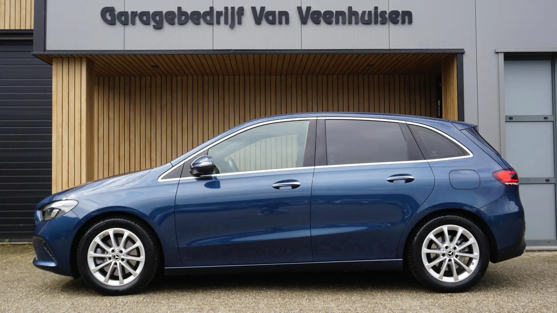 Mercedes-Benz B 220 190PK Launch Edition Premium Widescreen LED Burmes Blauw - 2