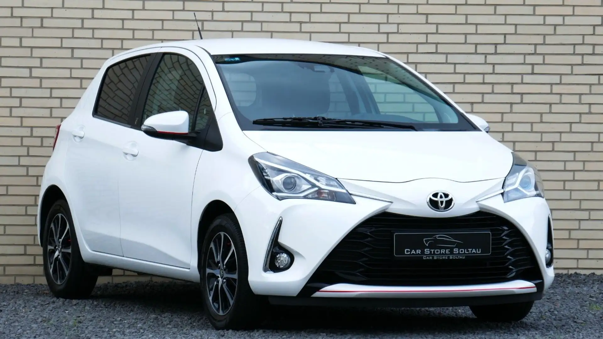 Toyota Yaris 1.5 Team D Navi Kamera Sitzhzg Spur+Schild Weiß - 2
