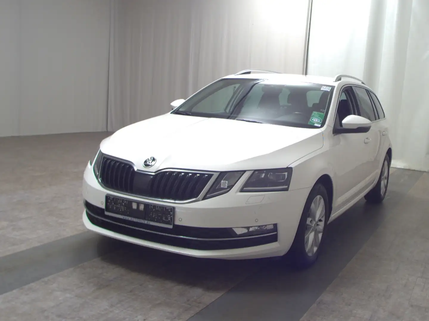 Skoda Octavia Kombi 1.5 TSI Style Leder Navi LED AHK Weiß - 2