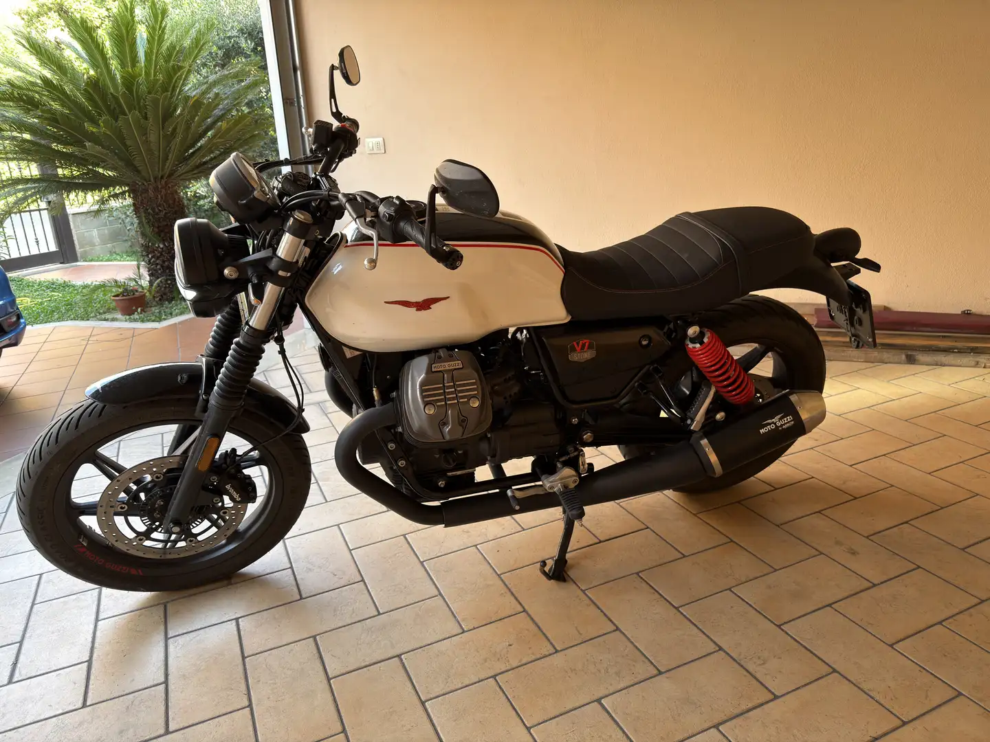 Moto Guzzi V 7 Stone Ten - 2
