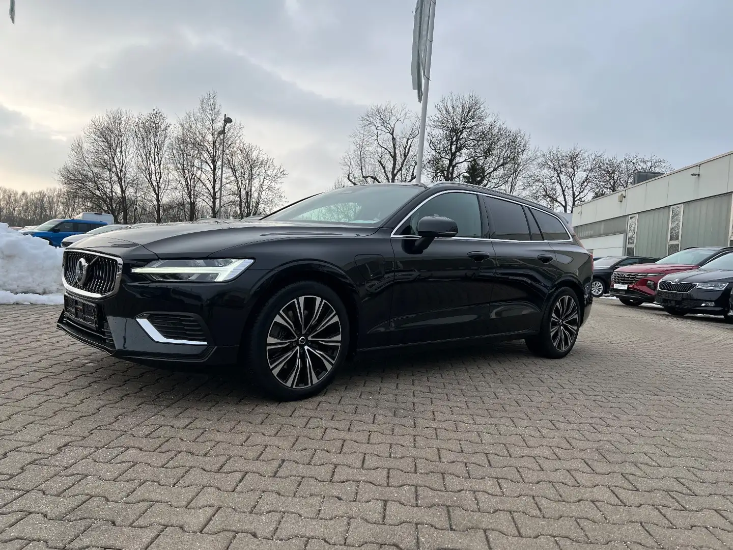 Volvo V60 T8 AWD Plus Bright LED Navi Leder AHK Kamera Schwarz - 1