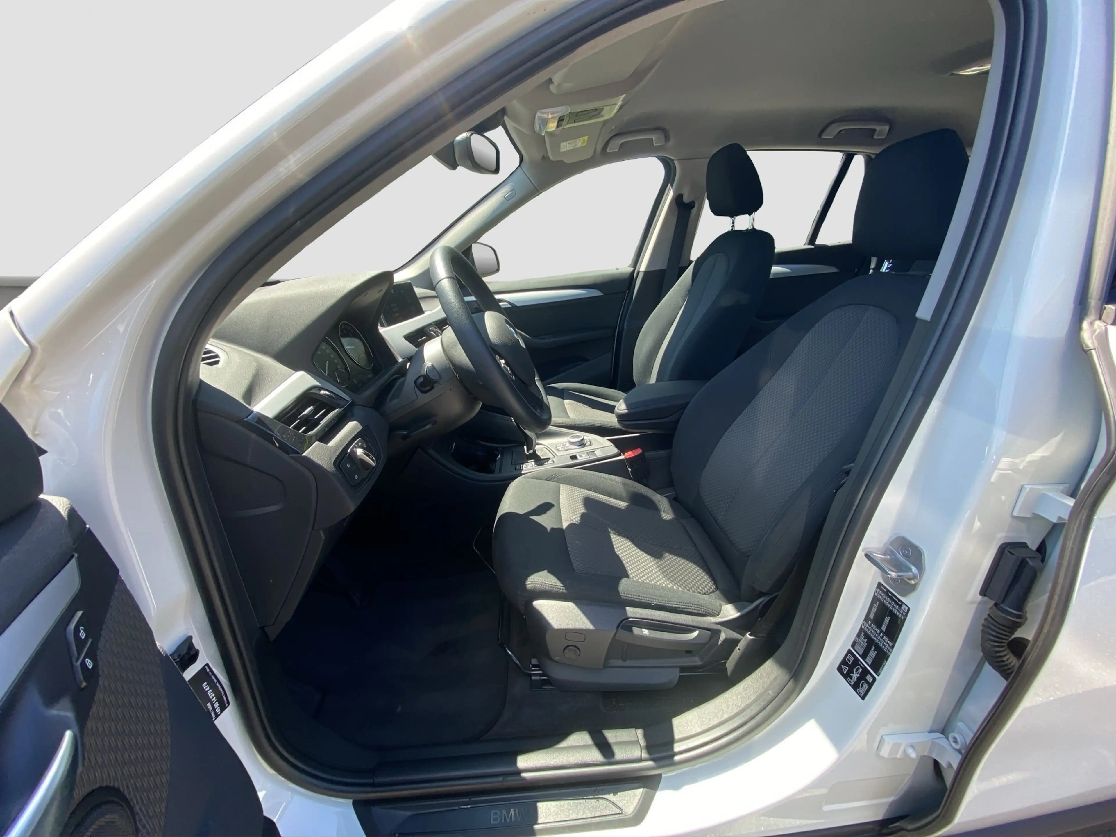 BMW X1 xDrive 20i Advantage LED Tempo Navi ParkAss — photo 11
