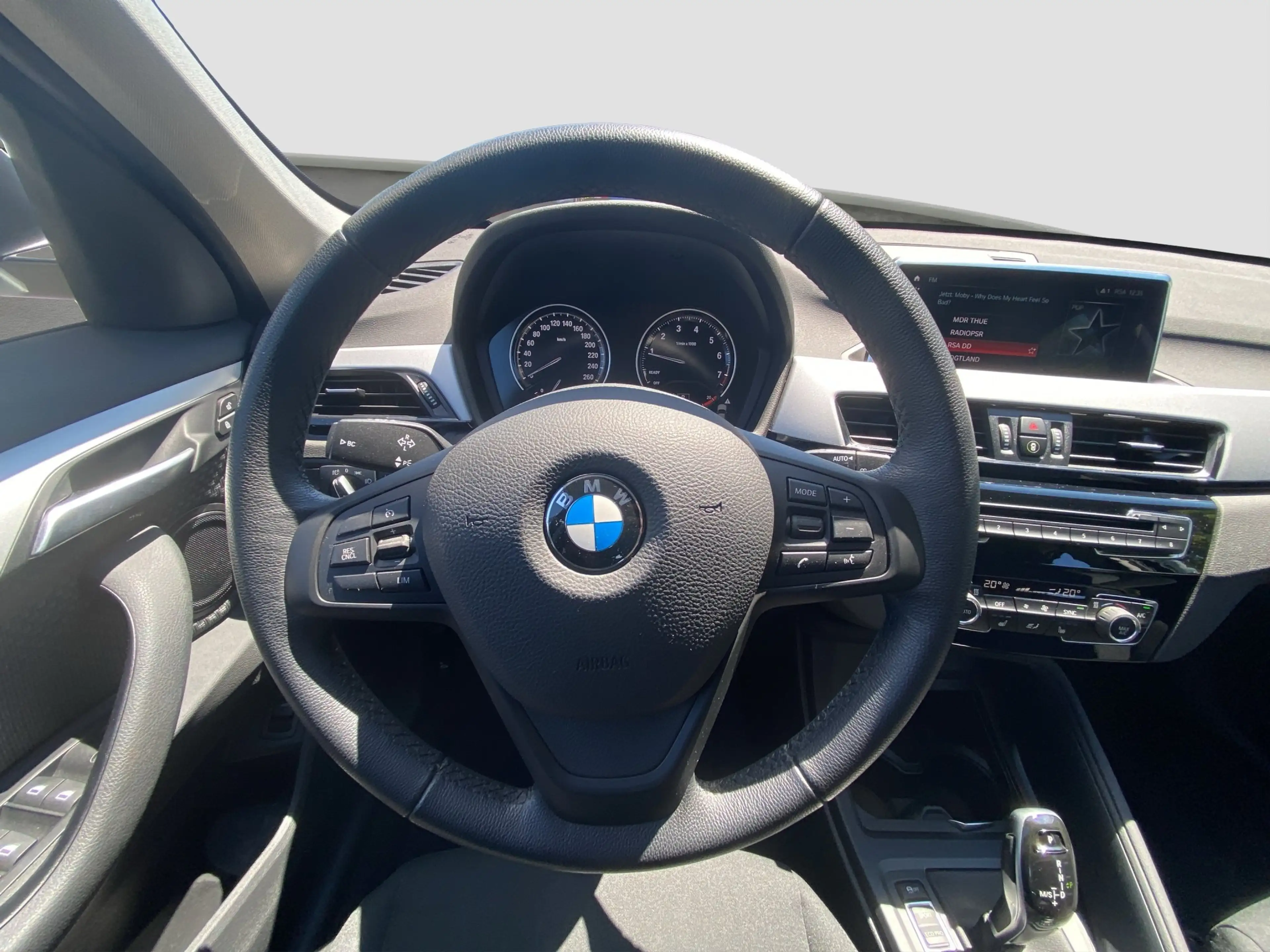 BMW X1 xDrive 20i Advantage LED Tempo Navi ParkAss — photo 13