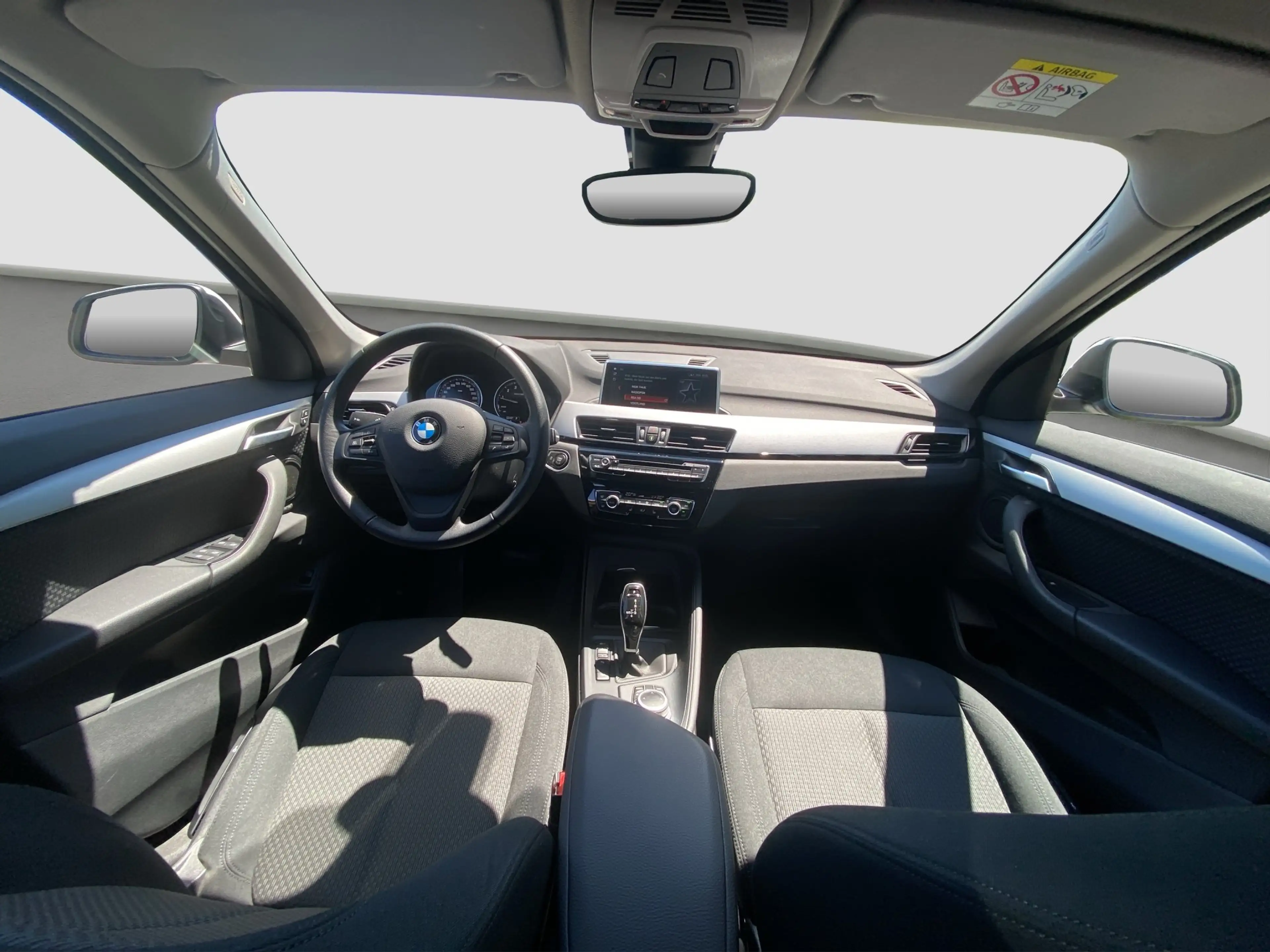 BMW X1 xDrive 20i Advantage LED Tempo Navi ParkAss — photo 12