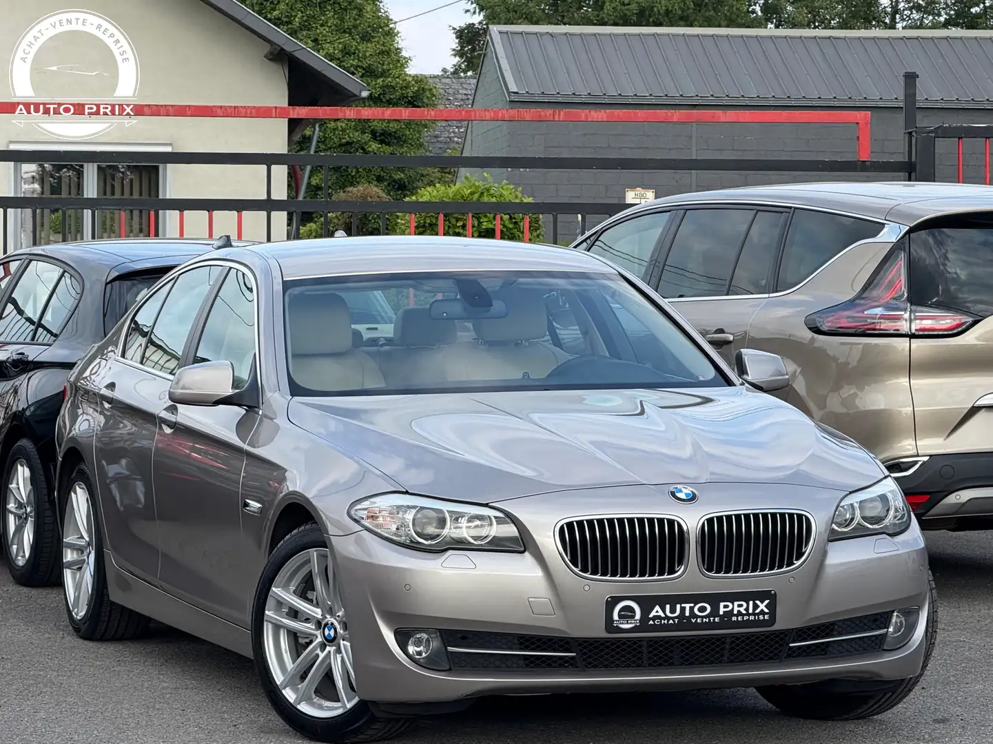 BMW 520 dA Business Edition S&S Navi PDC Cuir Xénon Grey - 2