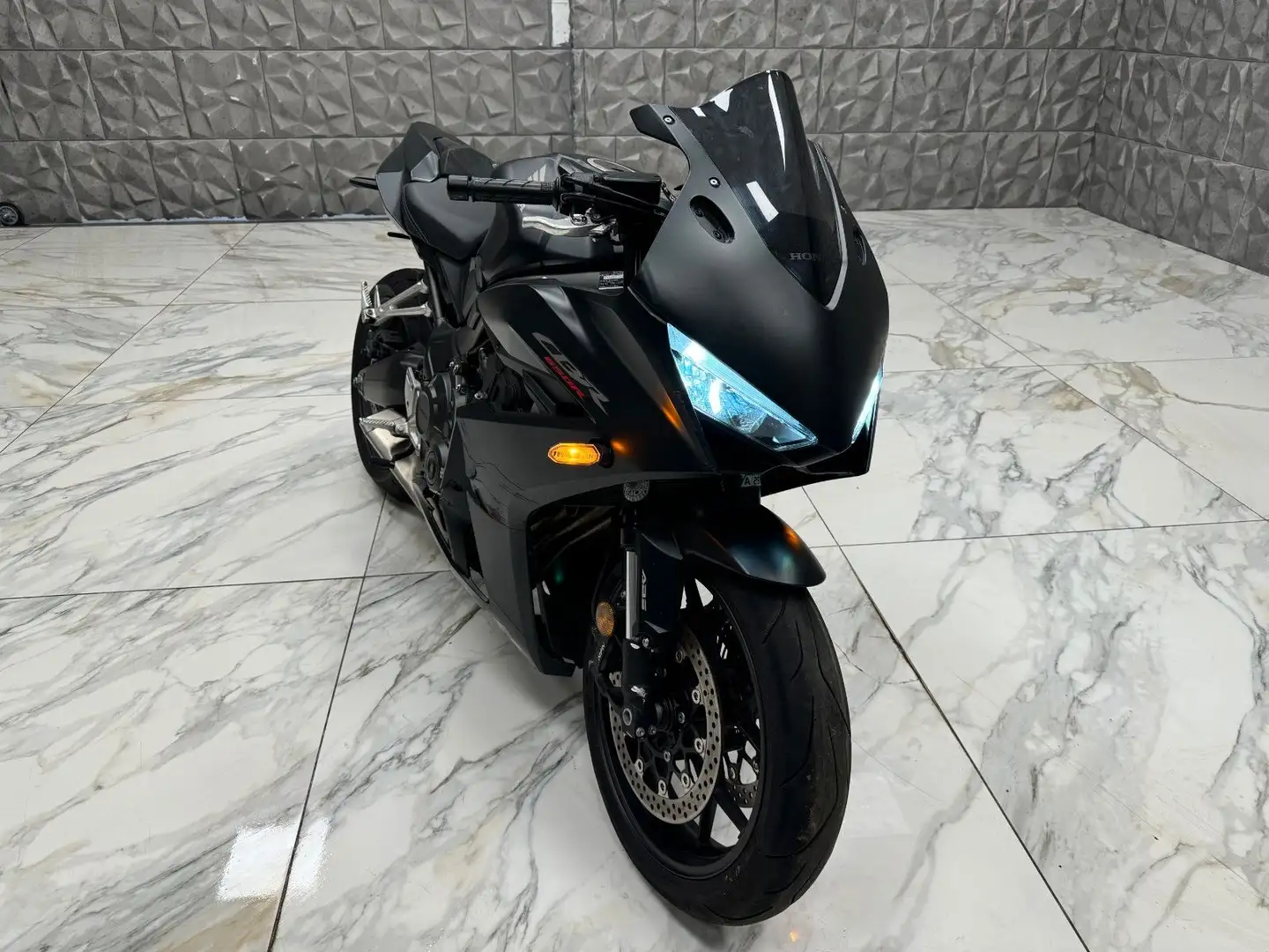 Honda CBR 650 R Černá - 1