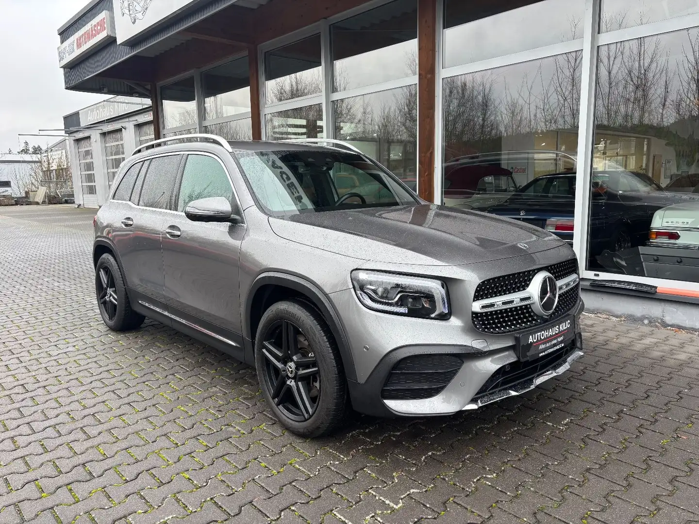 Mercedes-Benz GLB 250 4Matic AMG JungeSterne Burmester 360Grad Сірий - 1