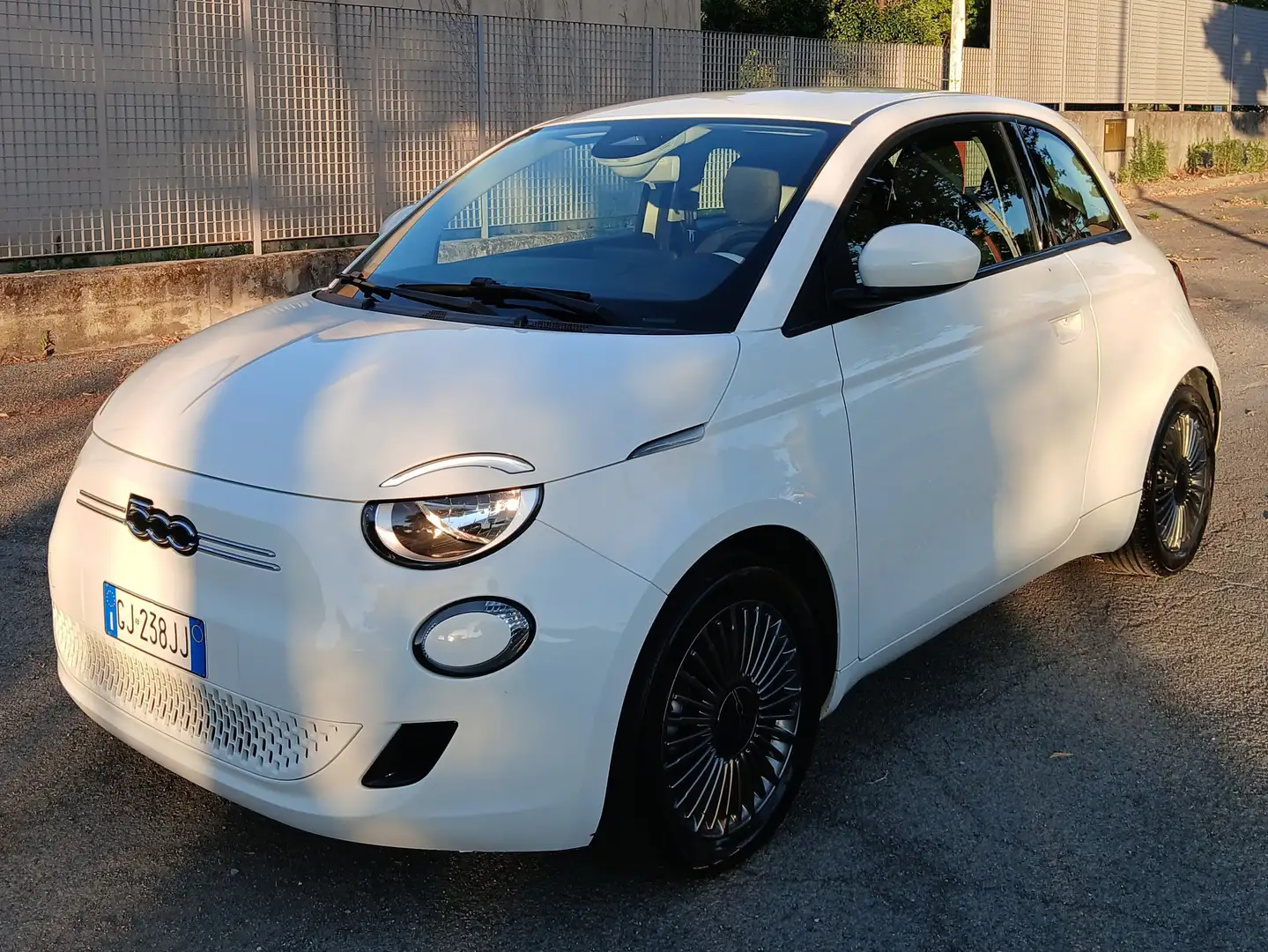 Fiat 500e 500e 42 kWh Icon + Blanc - 2