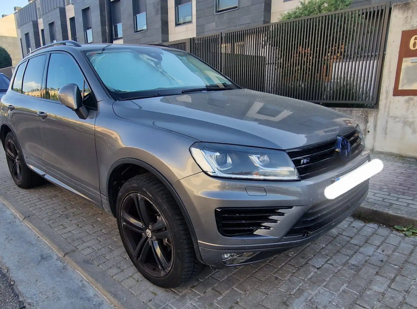 Volkswagen Touareg Touareg 3.0TDI V6 BMT R-Line 193kW Tiptronic R-Line Gris - 2