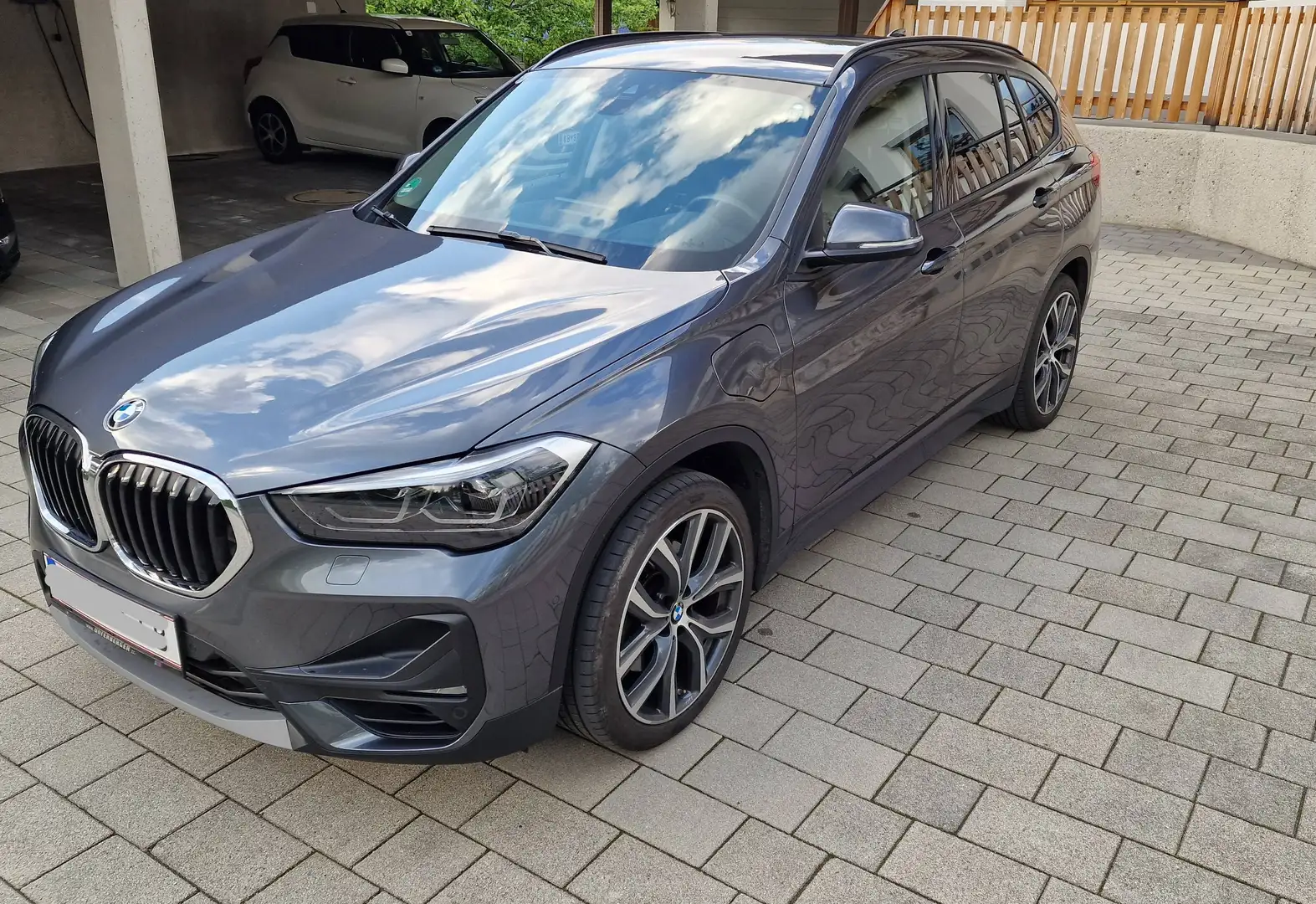 BMW X1 X1 xDrive25e PHEV Aut. SUV Grau - 1