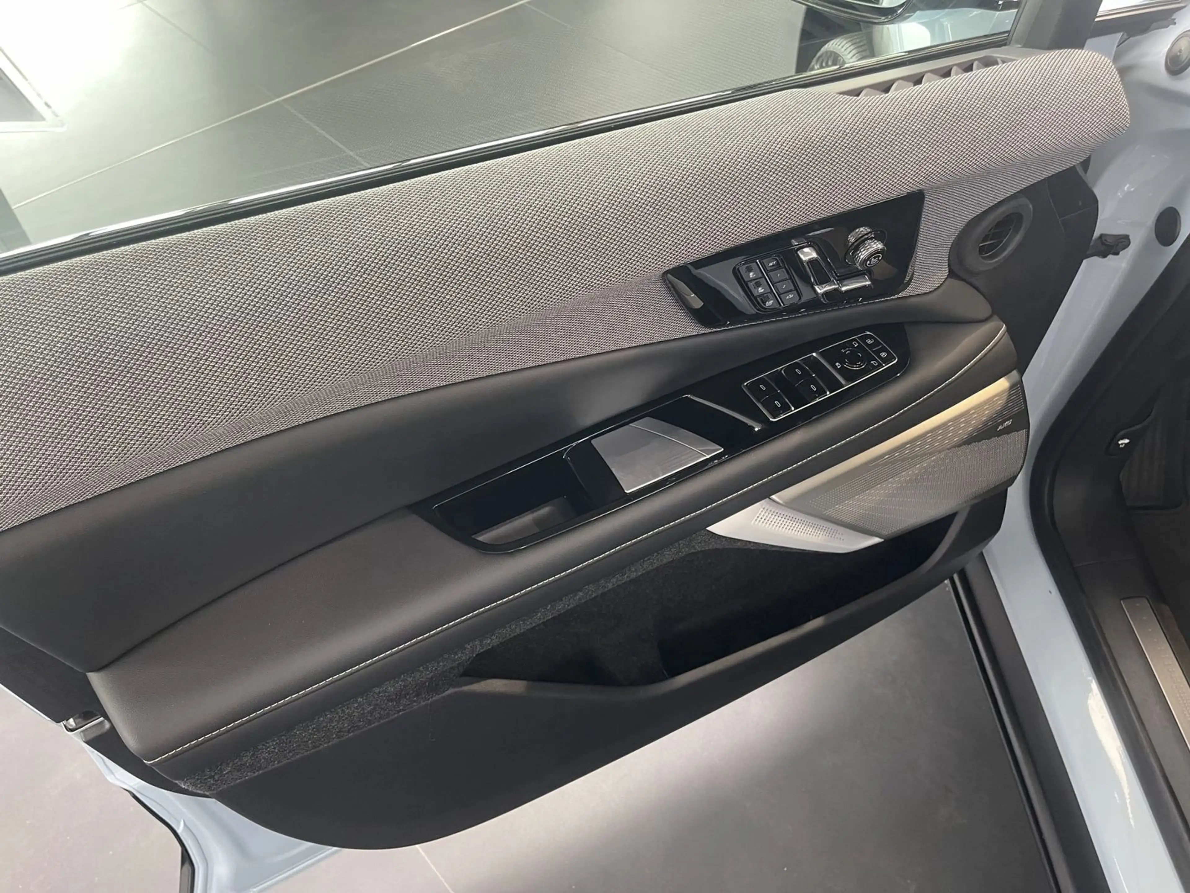 Cadillac Optiq Optiq Studio Edition 500e AWD - Limited Edition — photo 8