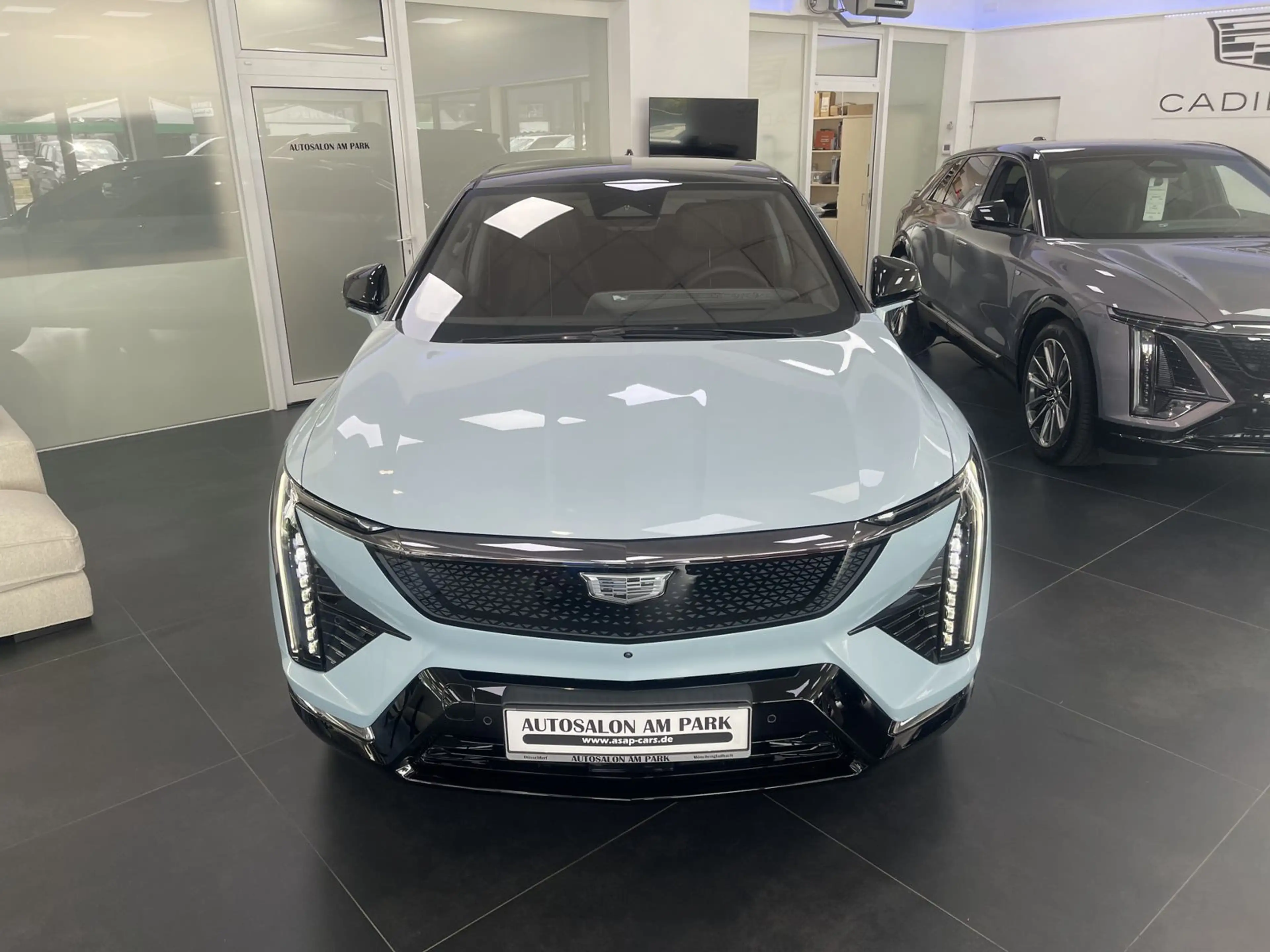 Cadillac Optiq Optiq Studio Edition 500e AWD - Limited Edition — photo 3