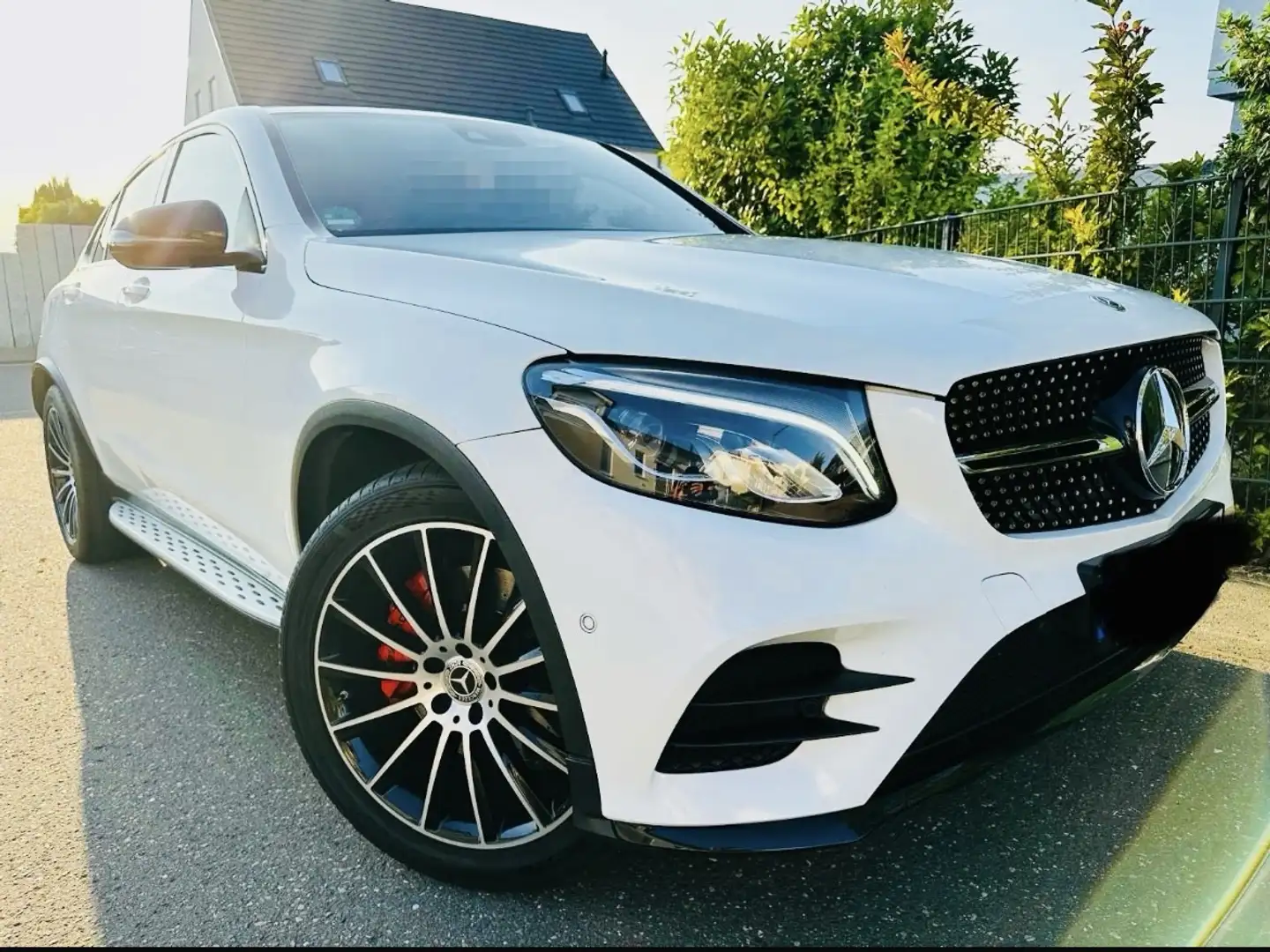 Mercedes-Benz GLC 250 d Coupe 4Matic 9G-TRONIC AMG Line GSD*RFK*LED*2Hd Weiß - 1