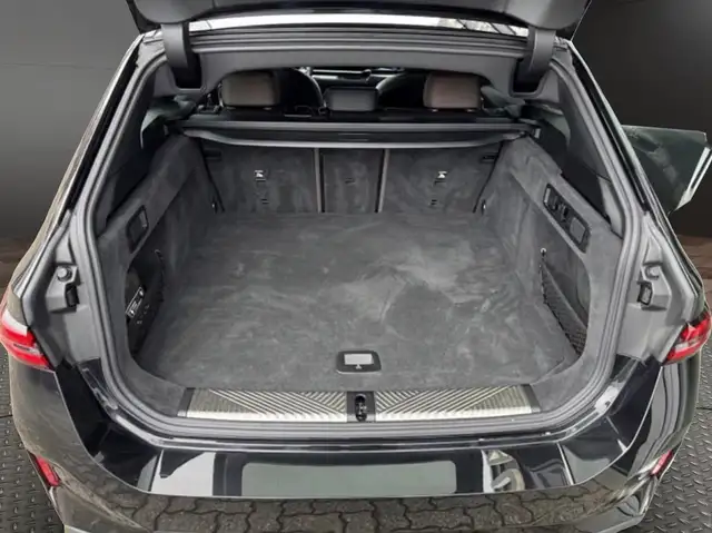 BMW 5 Series view 7