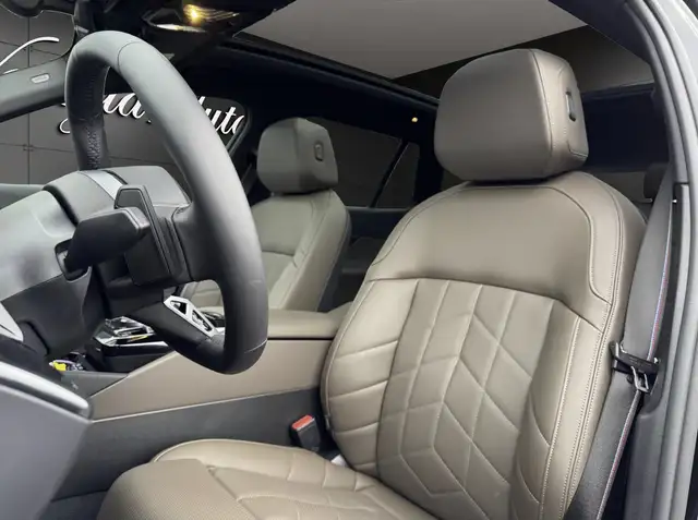 BMW 5 Series view 5