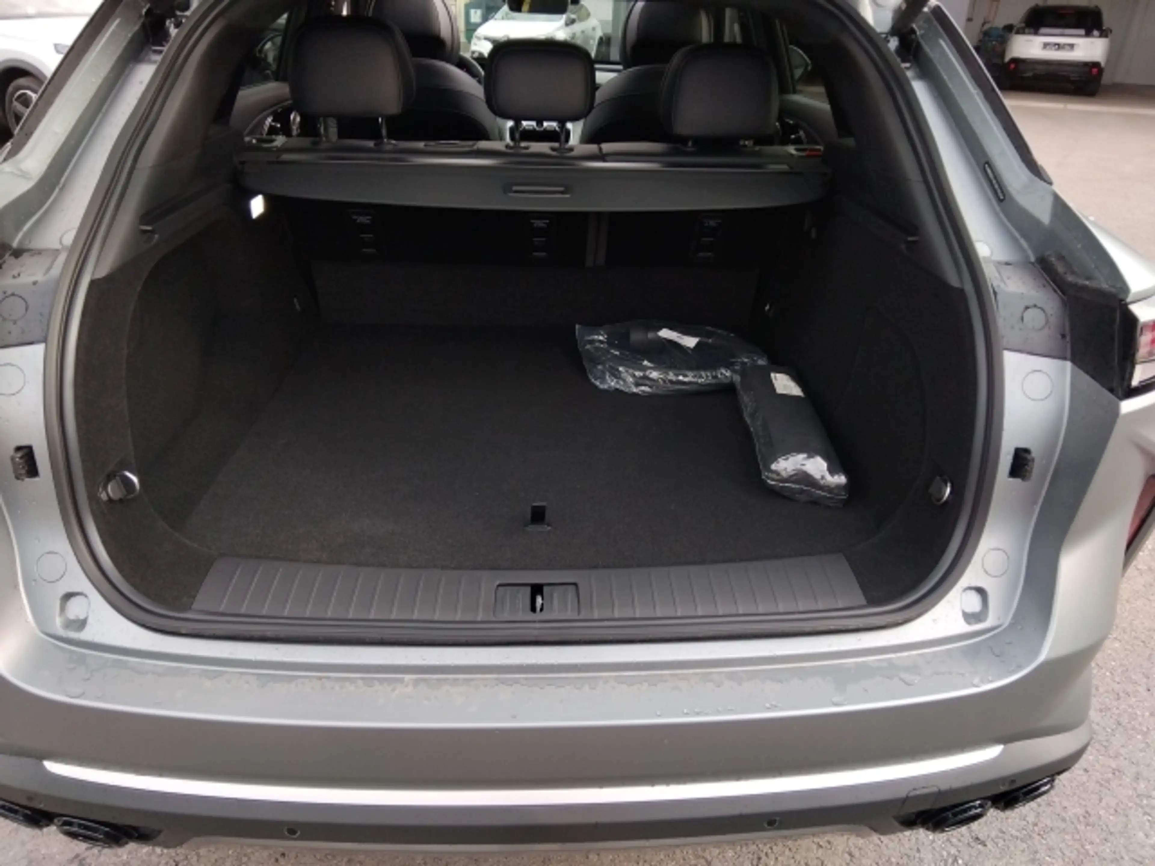 Omoda 9 Omoda 9 Plug-In Hybrid mit SHS und Allrad — photo 11