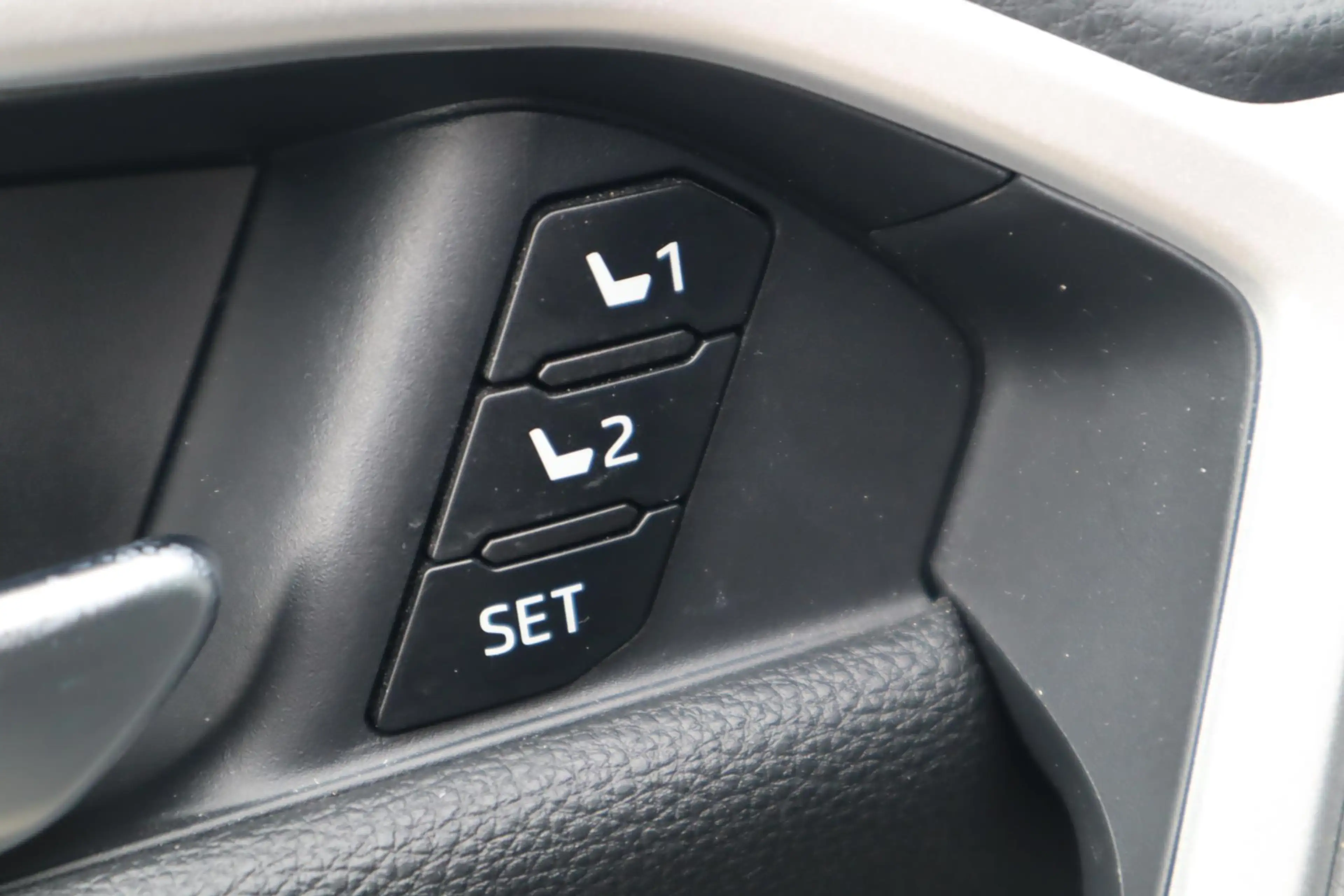 Toyota RAV 4 2.5 Plug-in Hybrid AWD Bi-Tone Plus STOELVERW/VERK — photo 28