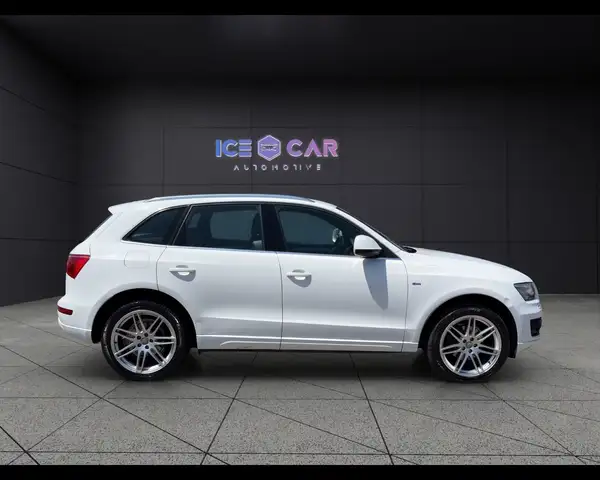 Audi Q5 view 4